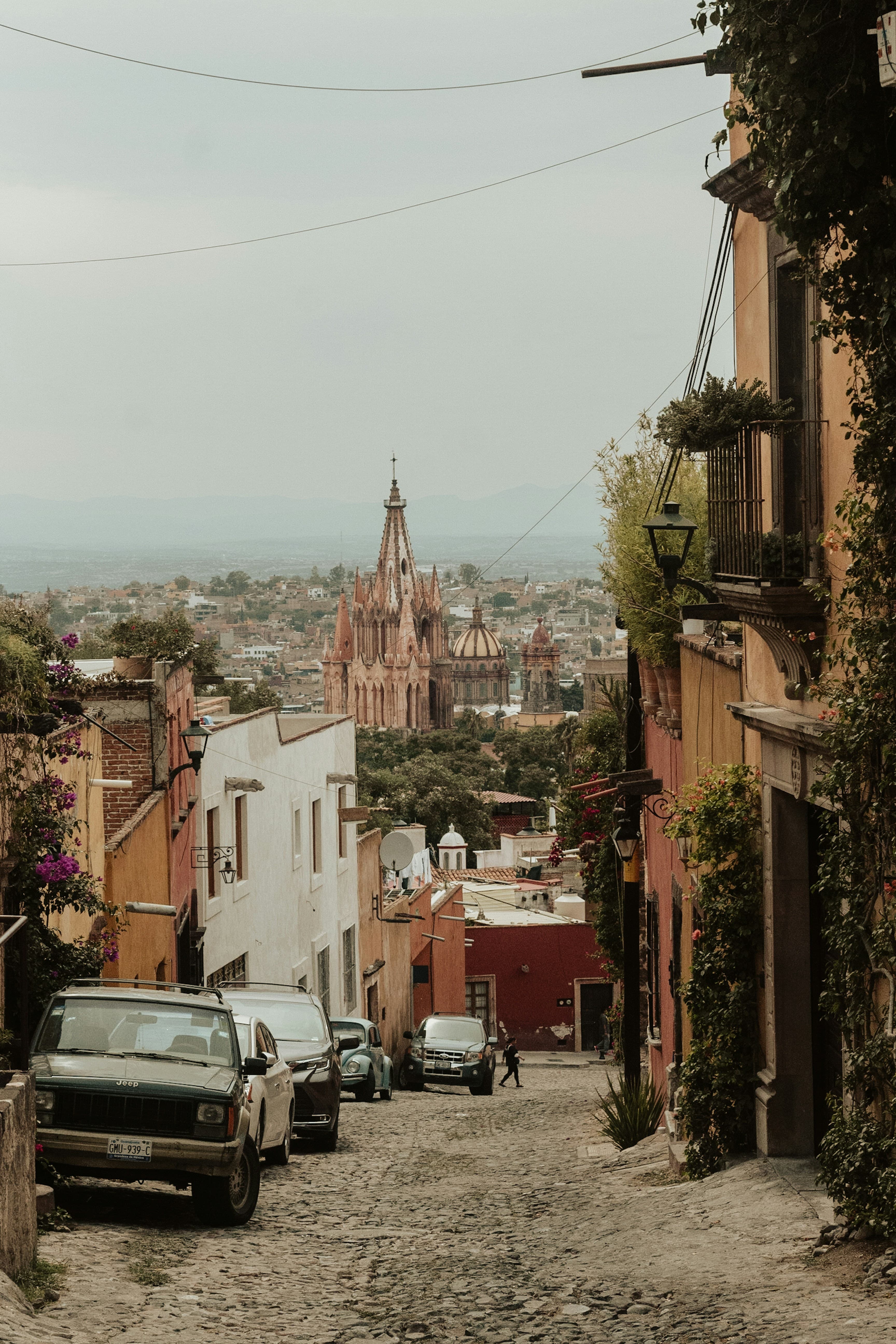 A cobblestone street in San Miguel de Allende
