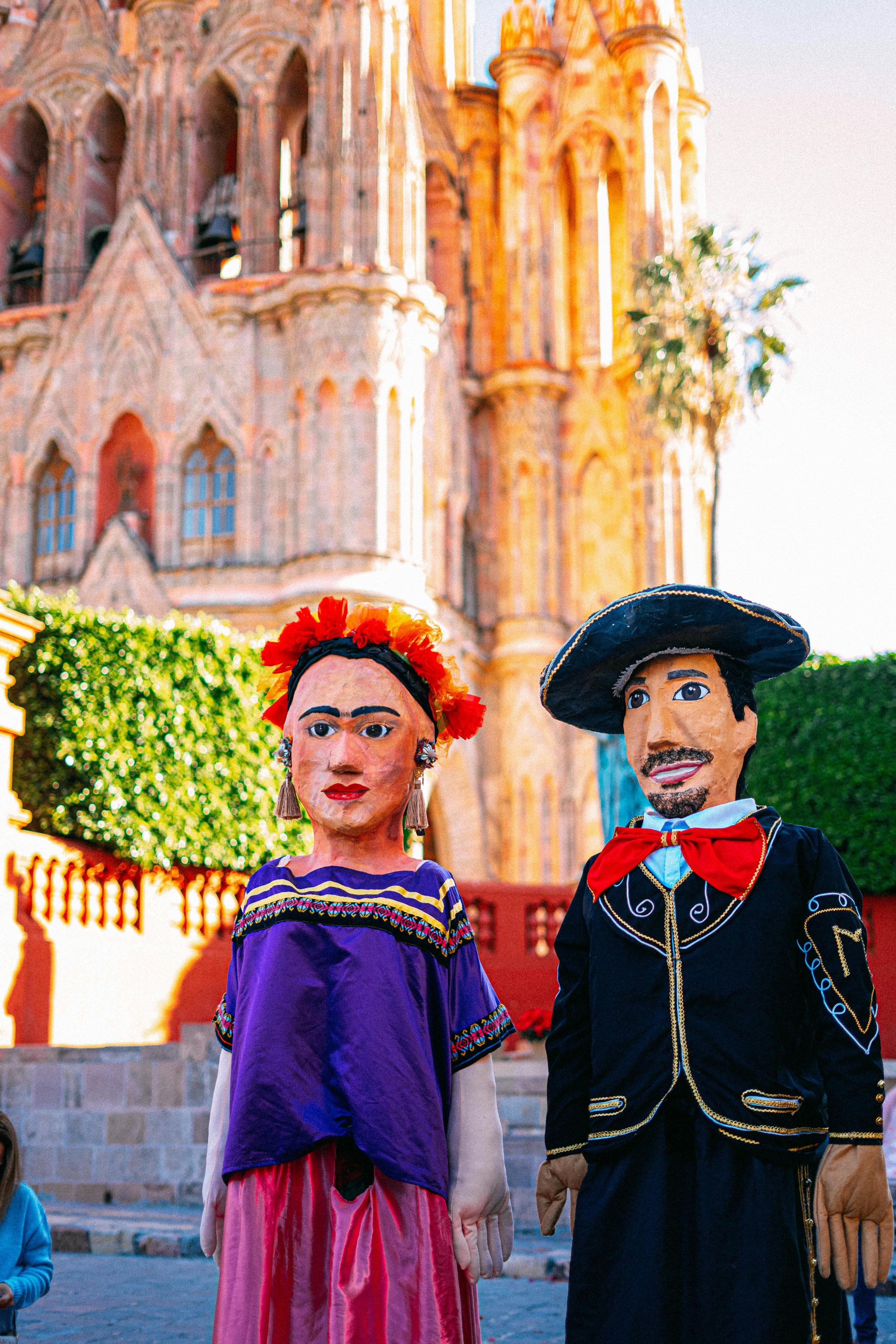 Mojigangas giant puppets in front of La Parroquia, San Miguel de Allende