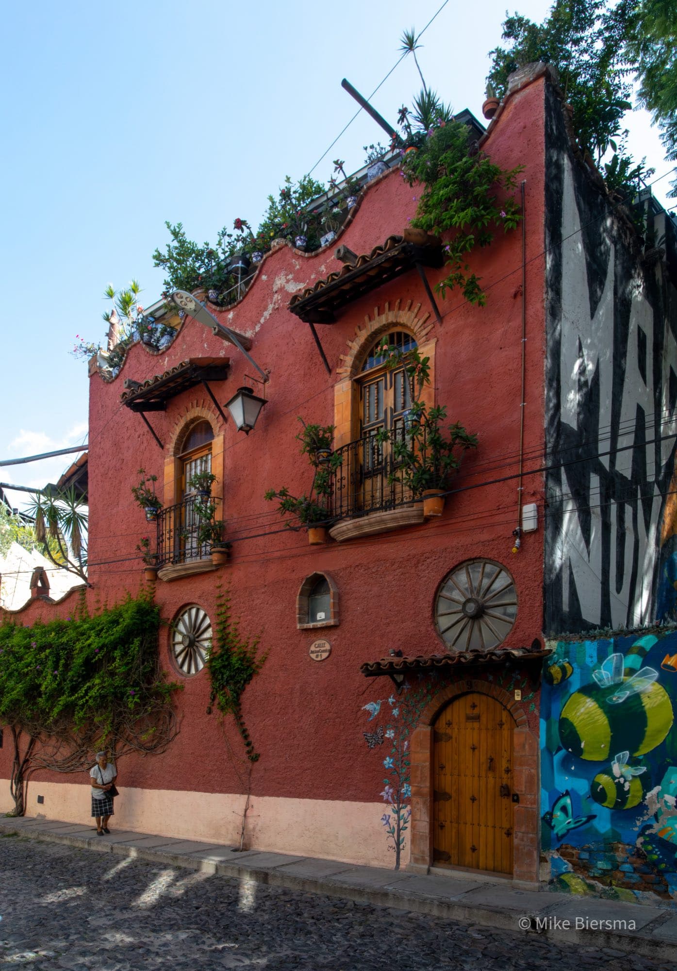 A home in Colonia Guadalupe reflecting the neighborhood's varied architecture