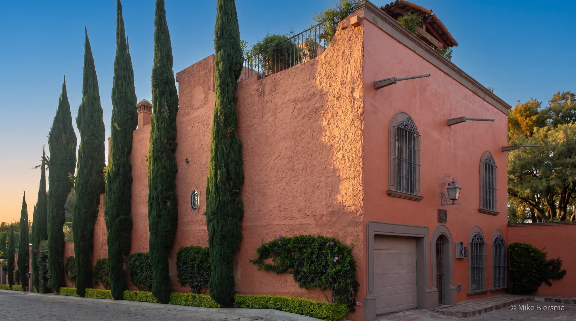 A colonial home behind stone walls in Guadiana, San Miguel de Allende
