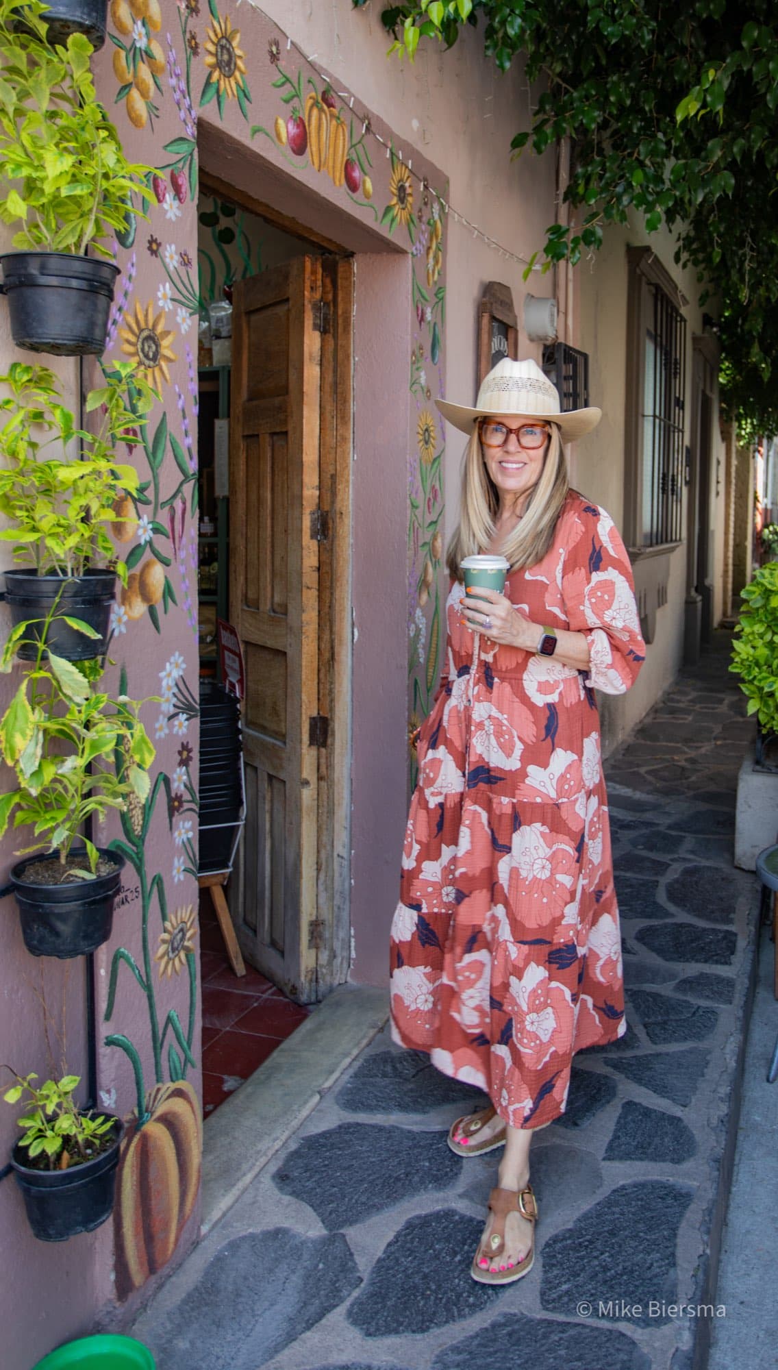 Tiffany Paige having coffee in Colonia Guadalupe, San Miguel de Allende