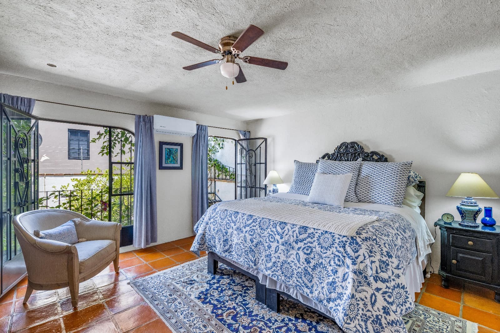 Casa Refugio — San Antonio, San Miguel de Allende — photo 15 — serene master suite, light-filled balcony views