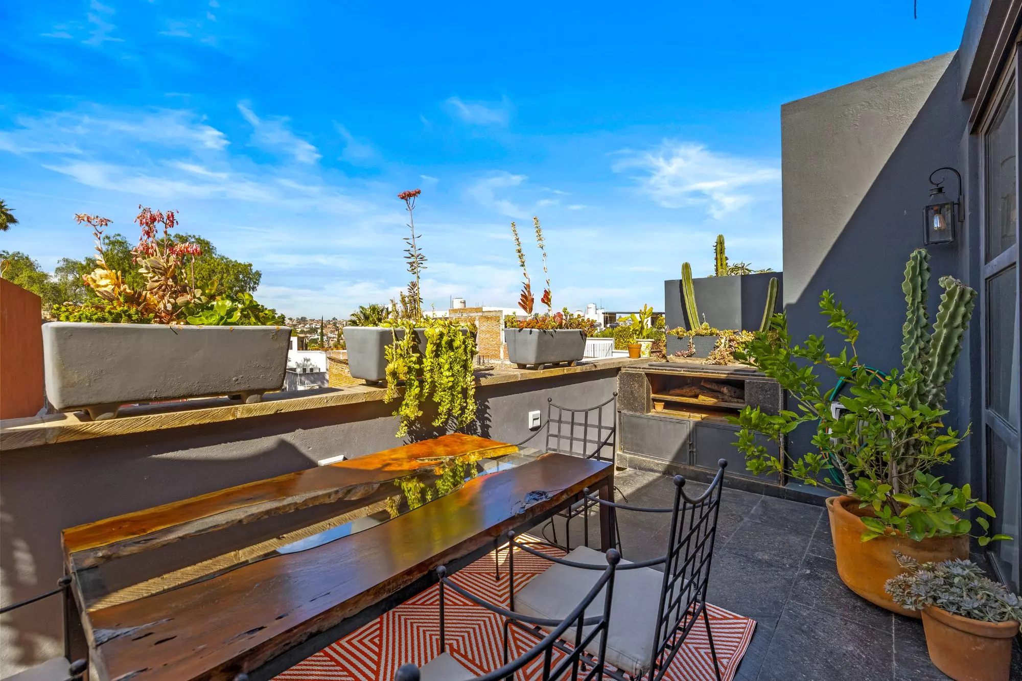 Penthouse Quebrada — San Miguel de Allende Centro, San Miguel de Allende — photo 10 — sophisticated rooftop entertaining sanctuary