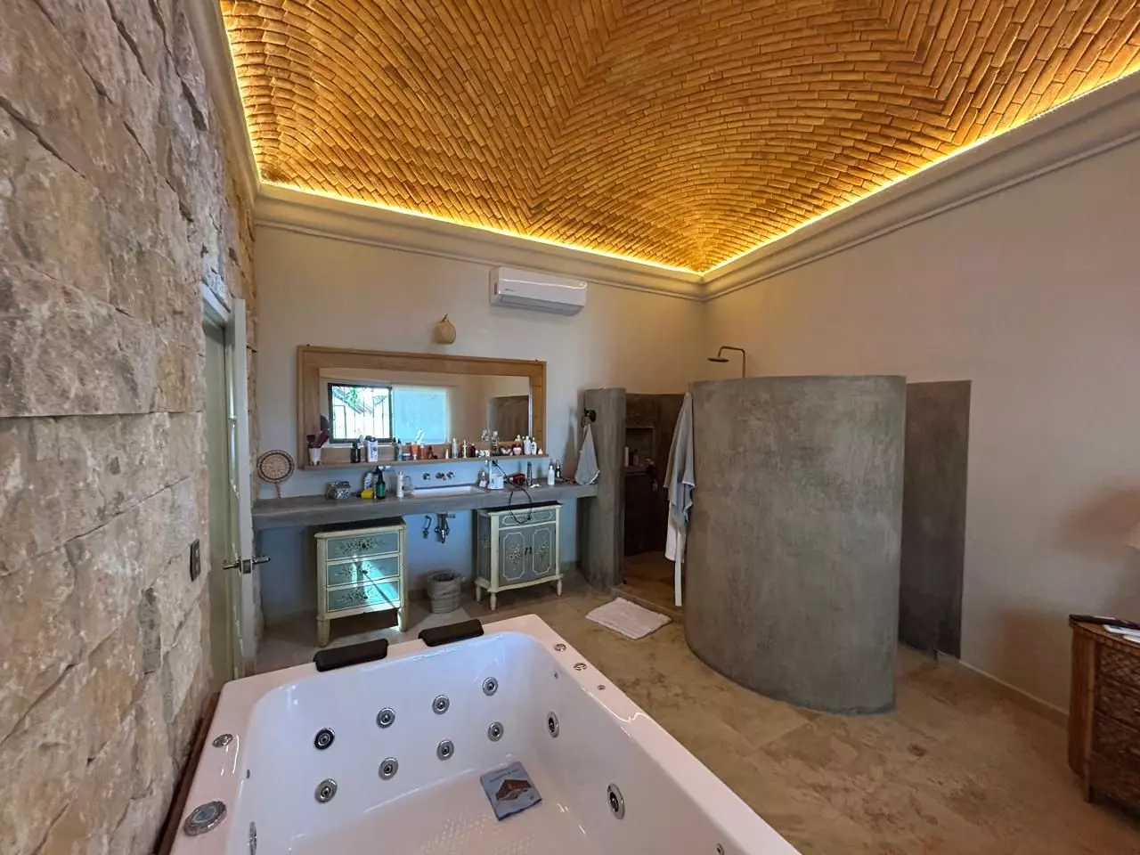 Premium Country Estate Sosnabar — Sosnabar, San Miguel de Allende — photo 16 — spa-inspired luxury master bath retreat