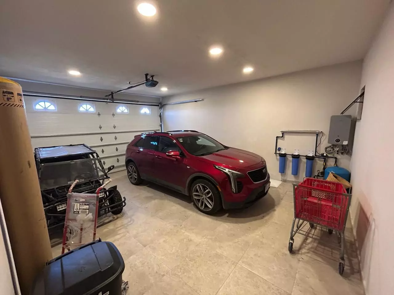 Premium Country Estate Sosnabar — Sosnabar, San Miguel de Allende — photo 23 — spacious garage with modern amenities