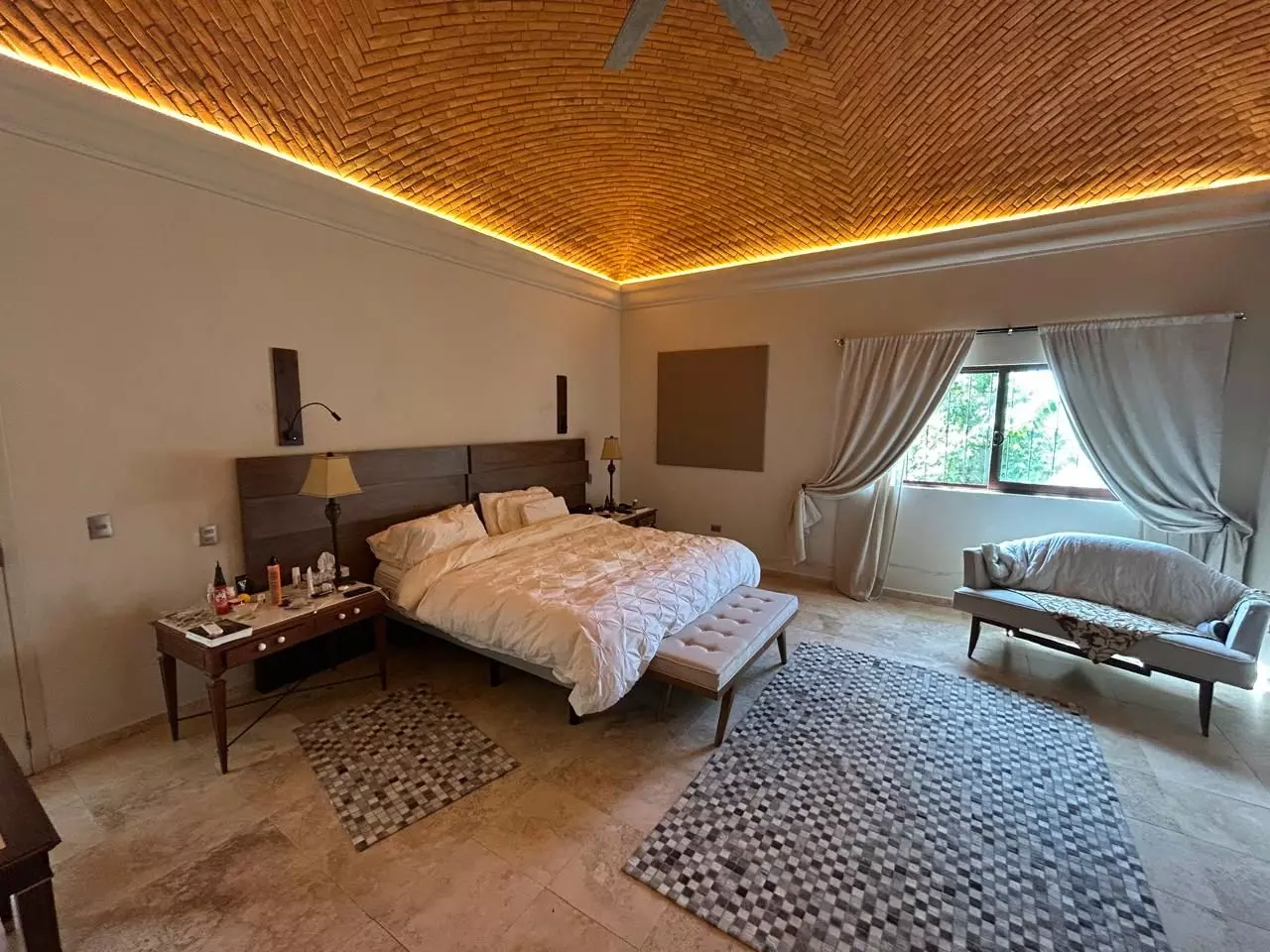 Premium Country Estate Sosnabar — Sosnabar, San Miguel de Allende — photo 13 — radiant master suite with artisanal ceiling