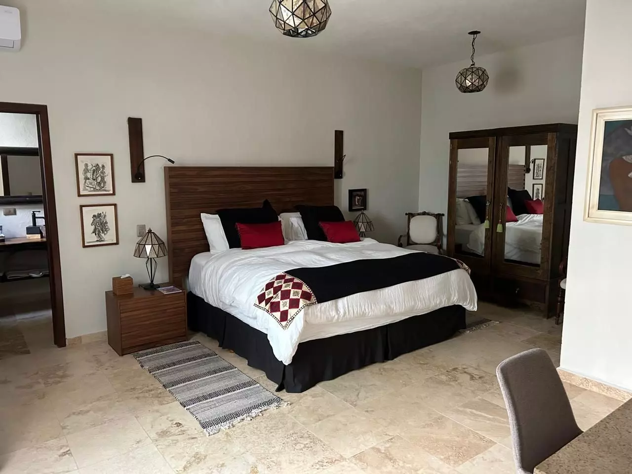 Premium Country Estate Sosnabar — Sosnabar, San Miguel de Allende — photo 2 — sophisticated master suite, refined elegance