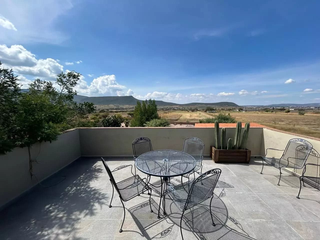 Premium Country Estate Sosnabar — Sosnabar, San Miguel de Allende — photo 4 — panoramic valley views, seamless indoor-outdoor living