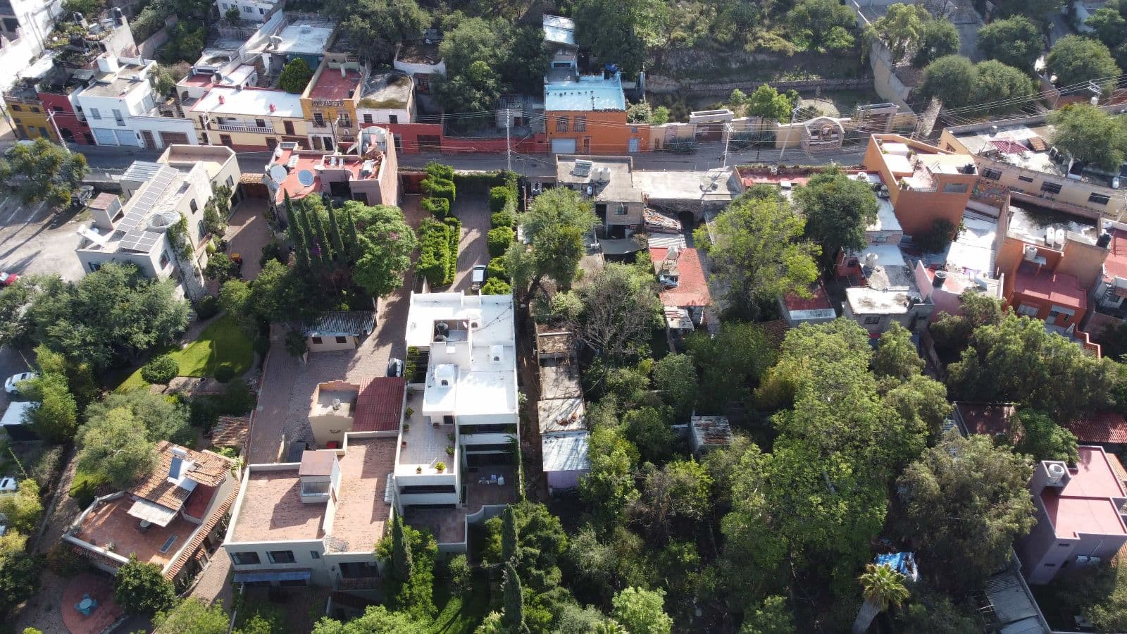 Fixer Salida a Queretaro — Centro, San Miguel de Allende — photo 17 — verdant hillside retreat, architectural elegance