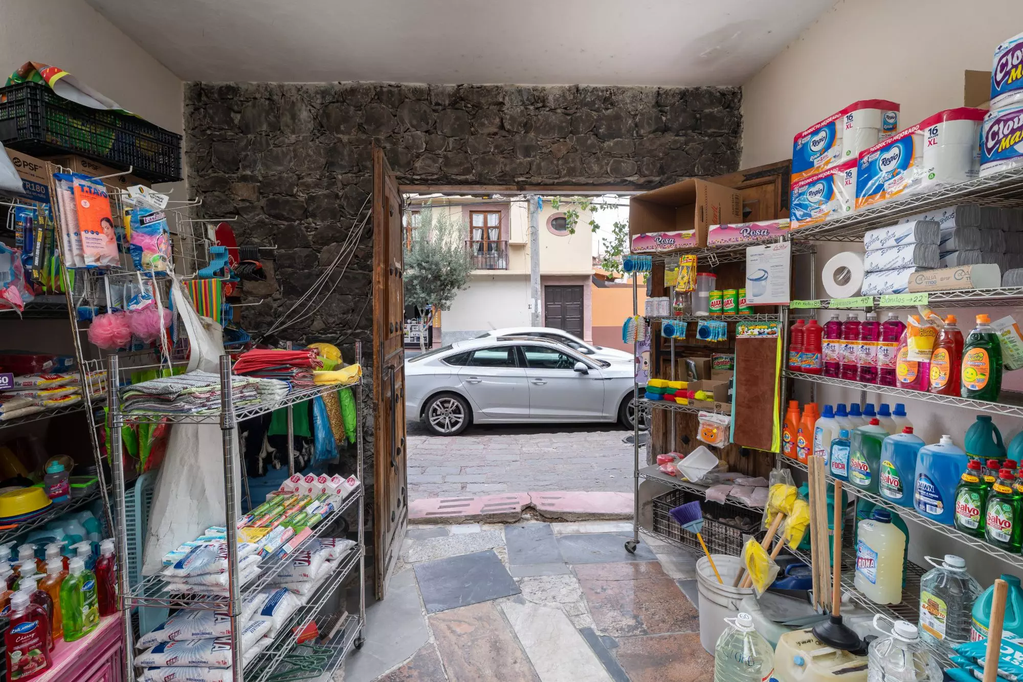 Aurora 30 — Aurora, San Miguel de Allende — photo 3 — charming colonial courtyard with authentic character