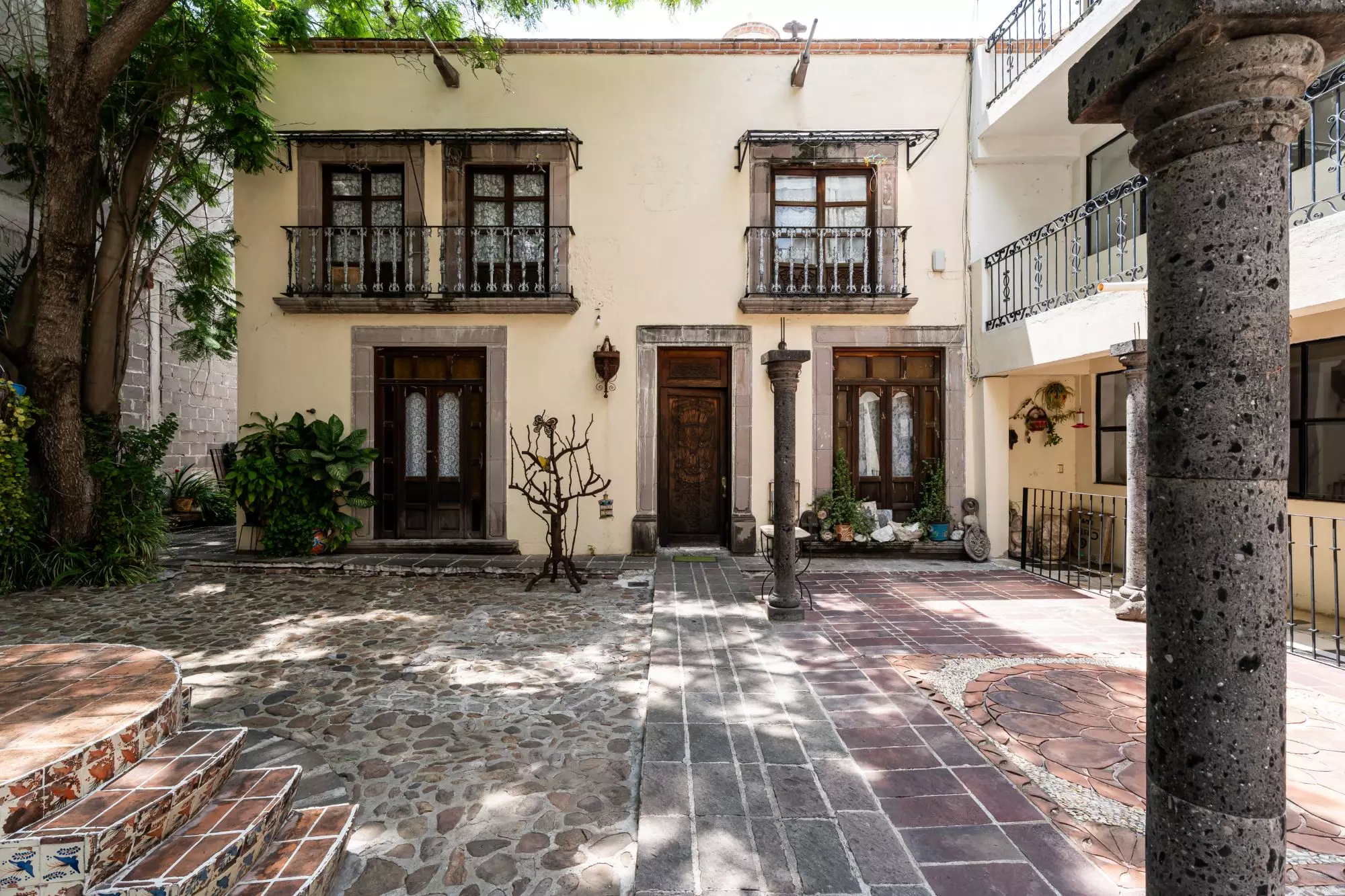 Aurora 30 — Aurora, San Miguel de Allende — photo 10 — charming colonial courtyard, dappled sunlight