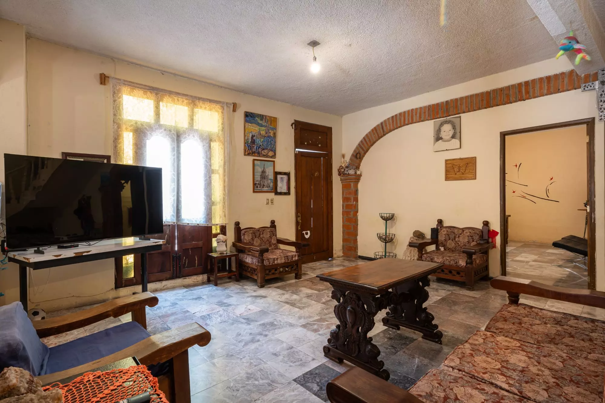 Aurora 30 — Aurora, San Miguel de Allende — photo 11 — spacious living room, abundant natural light