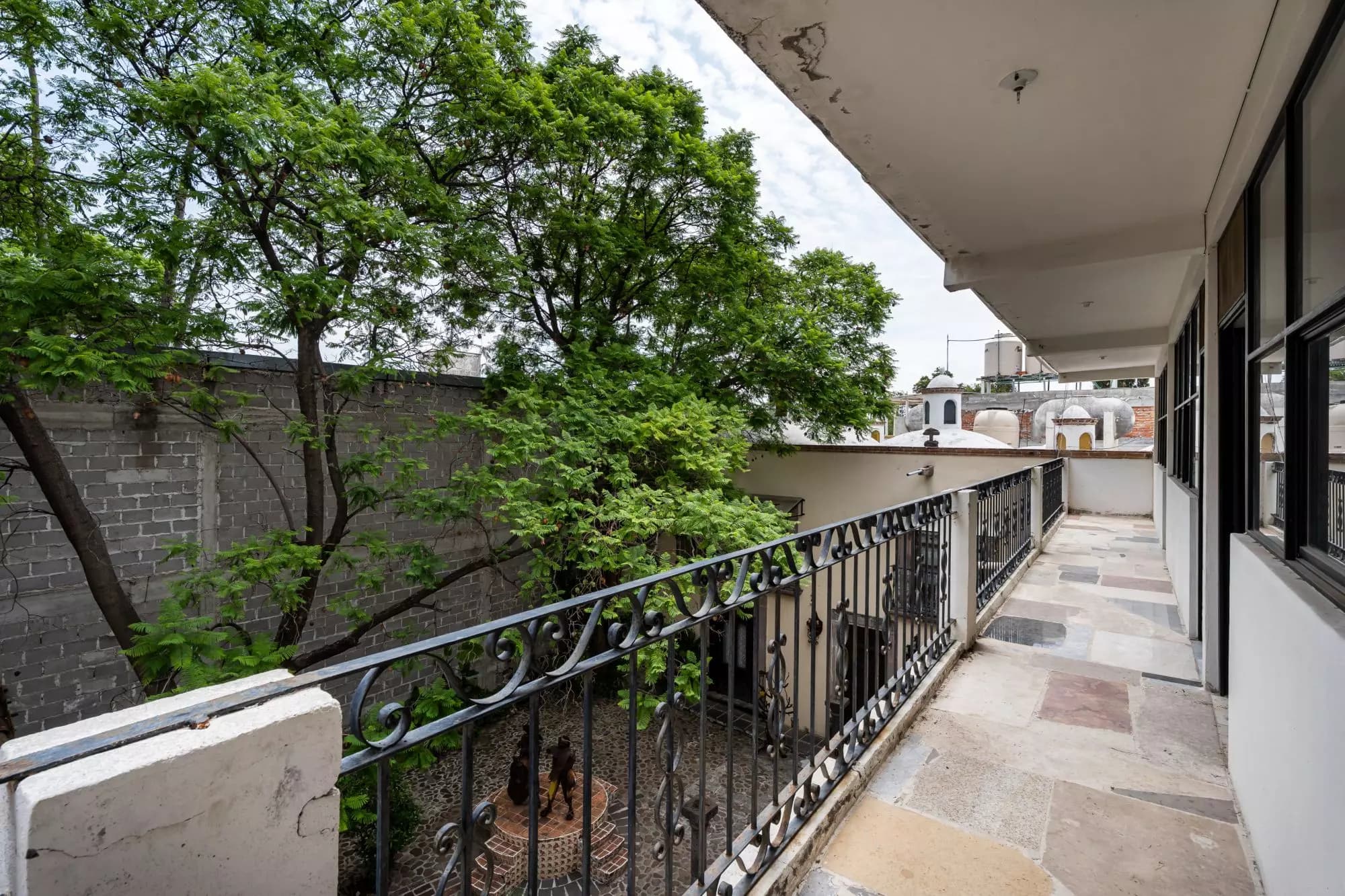 Aurora 30 — Aurora, San Miguel de Allende — photo 16 — elegant terrace with verdant views