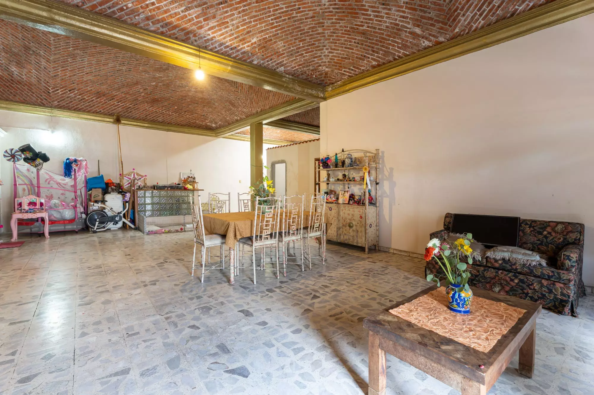 Aurora 30 — Aurora, San Miguel de Allende — photo 18 — spacious sun-filled entertaining sanctuary