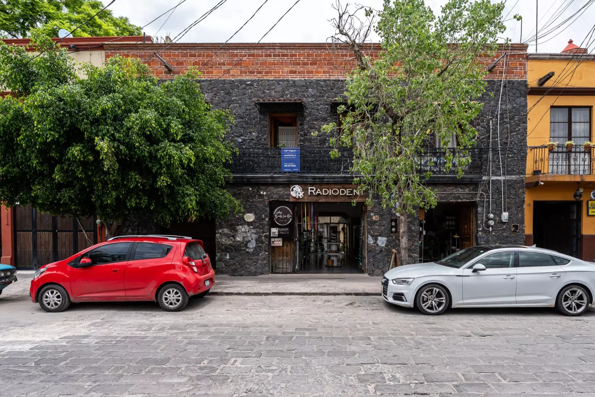 Aurora 30 — Aurora, San Miguel de Allende — photo 19 — charming colonial streetscape, vibrant neighborhood character