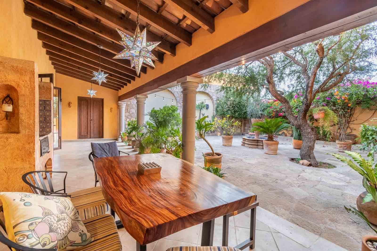 Casa San Miguel 11 — El Paraiso, San Miguel de Allende — photo 14 — luminous courtyard, rustic elegance, colonial charm