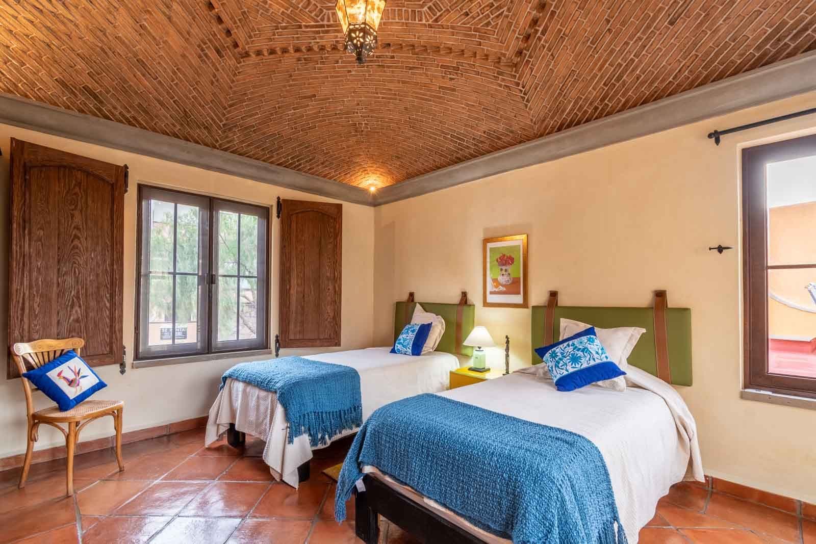 Casa San Miguel 11 — El Paraiso, San Miguel de Allende — photo 22 — rustic-chic bedroom, arched brick ceiling