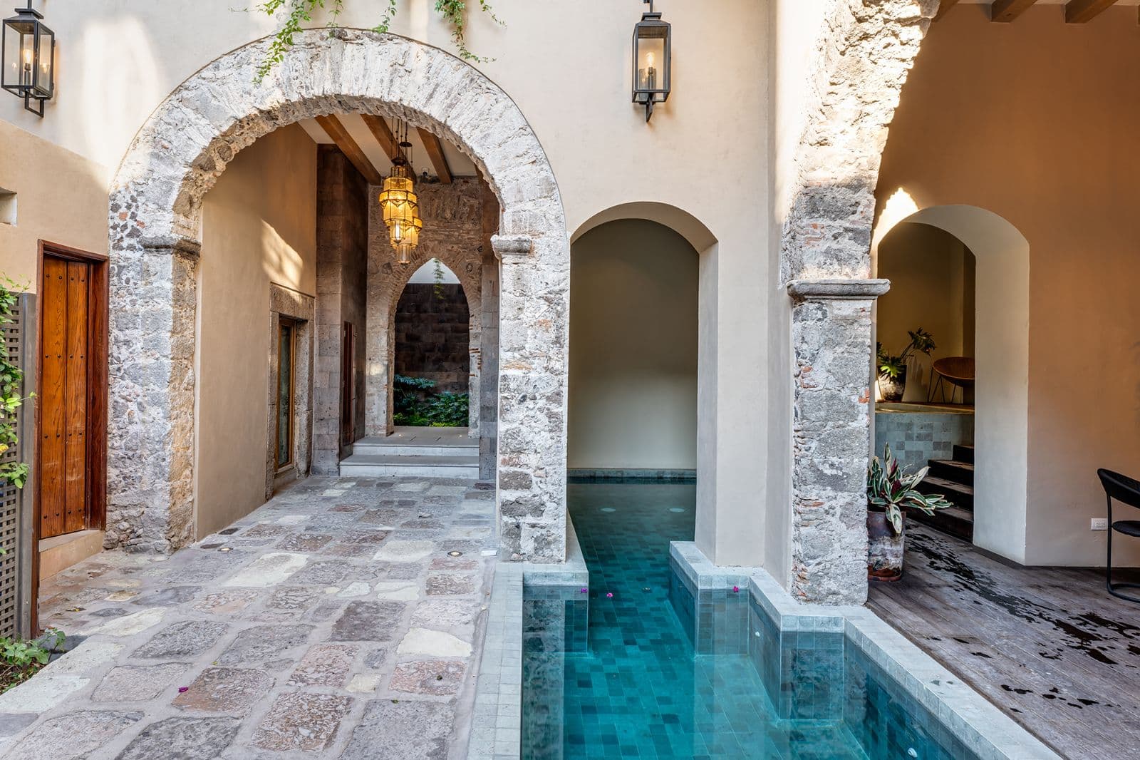 Le Cottage Penthouse #9 — Centro, San Miguel de Allende — photo 26 — enchanting courtyard with reflecting pool