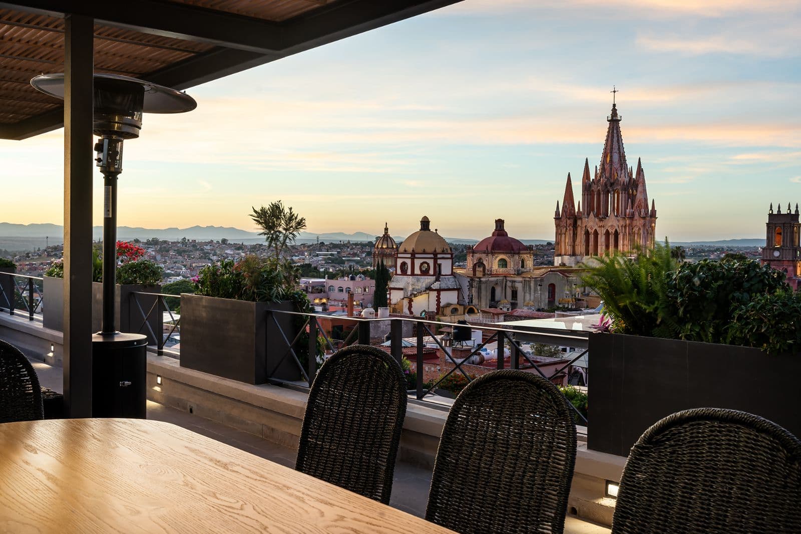 Le Cottage Penthouse #9 — Centro, San Miguel de Allende — photo 25 — breathtaking church views, sophisticated outdoor dining