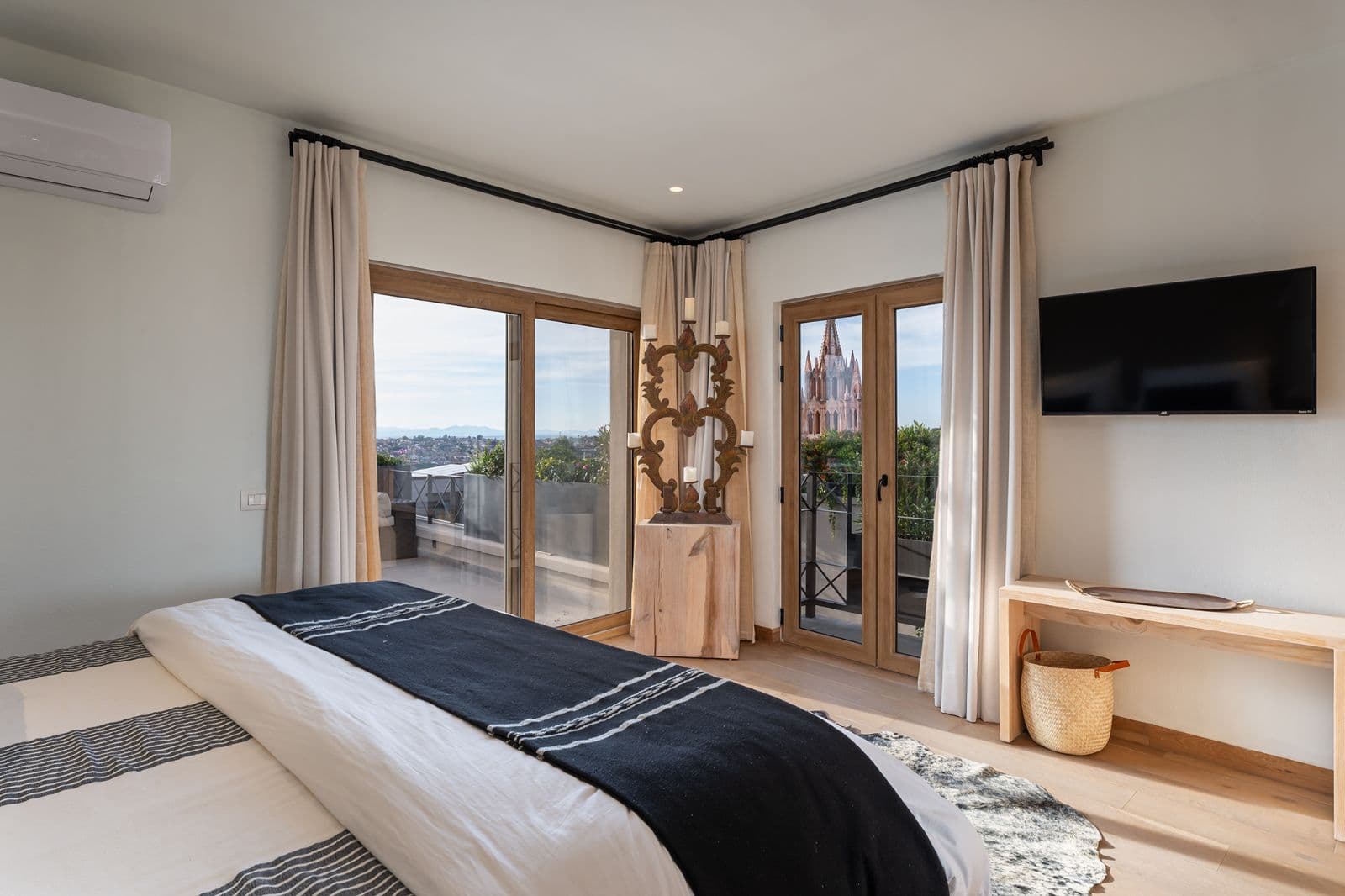 Le Cottage Penthouse #9 — Centro, San Miguel de Allende — photo 15 — panoramic views, colonial charm, luminous sanctuary
