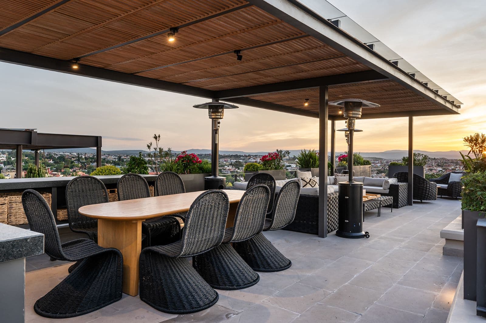 Le Cottage Penthouse #9 — Centro, San Miguel de Allende — photo 23 — panoramic sunset terrace with architectural elegance