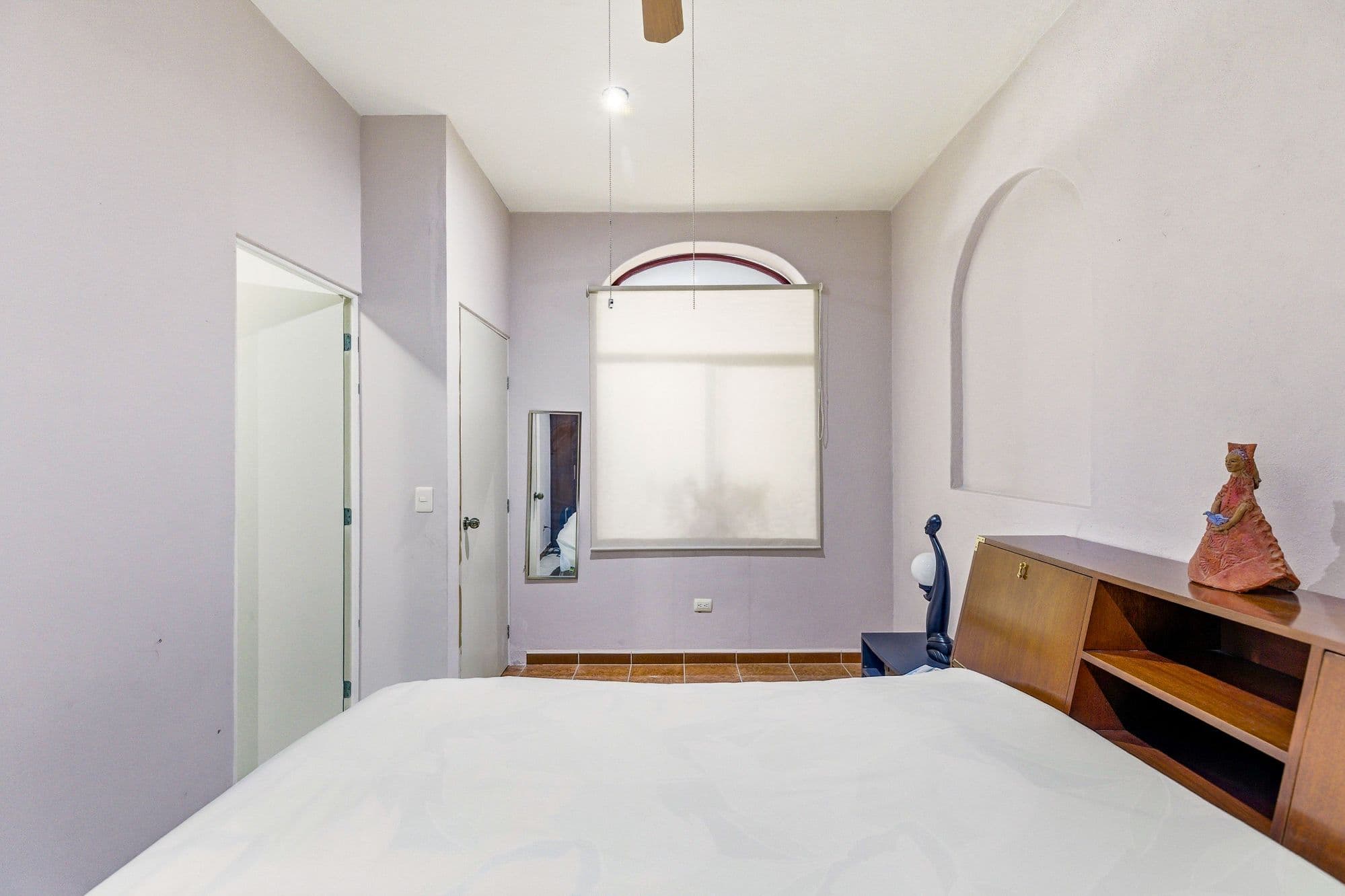 Casa Arie — Caracol, San Miguel de Allende — photo 23 — luminous bedroom with architectural charm