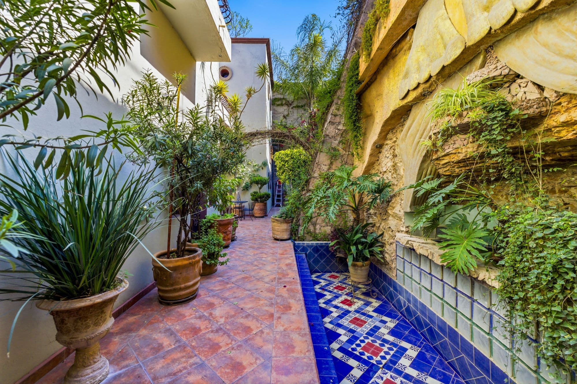 Casa Arie — Caracol, San Miguel de Allende — photo 6 — charming courtyard with authentic mexican character