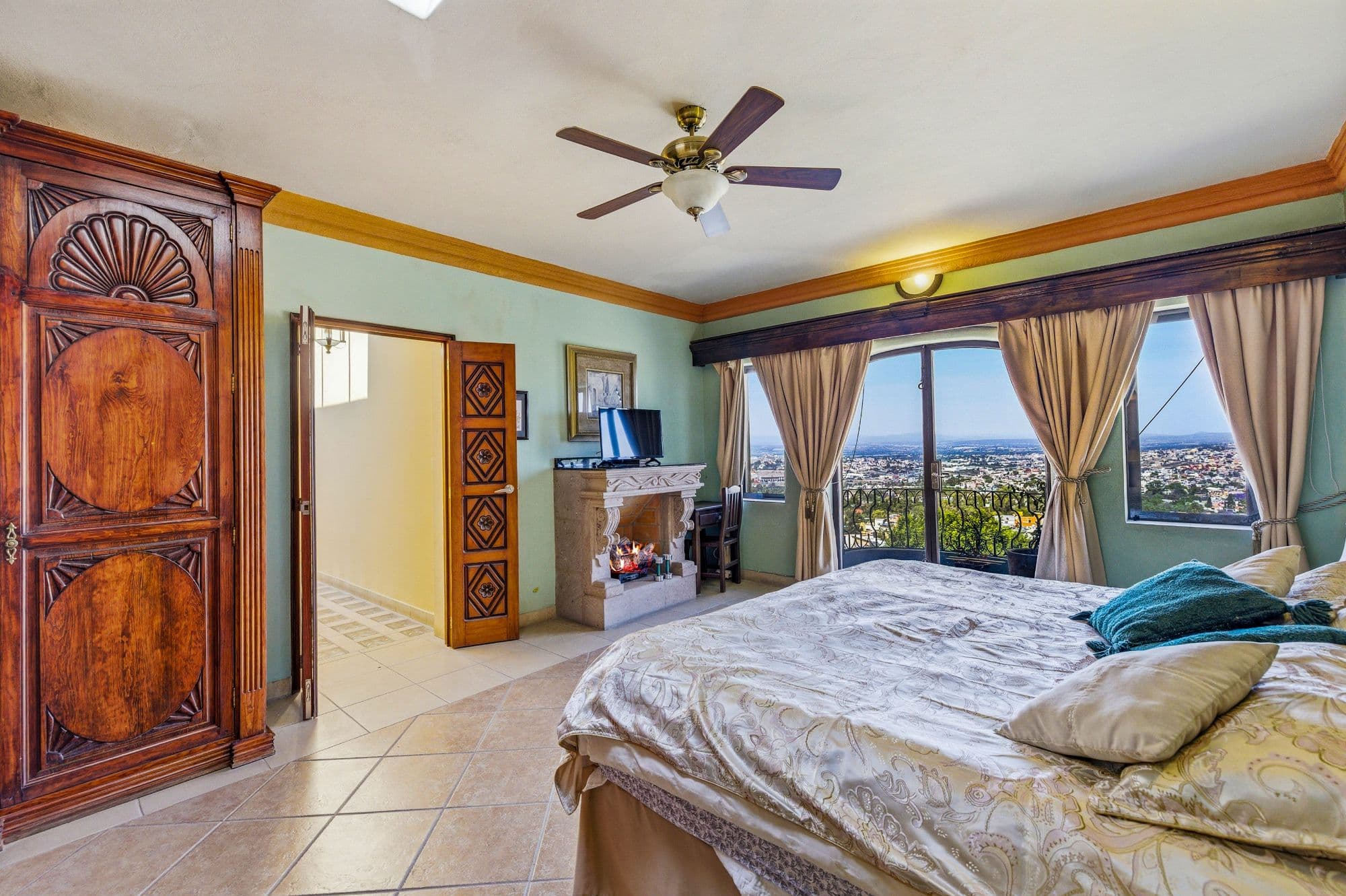 Casa Arie — Caracol, San Miguel de Allende — photo 16 — panoramic hilltop master suite, artisanal details