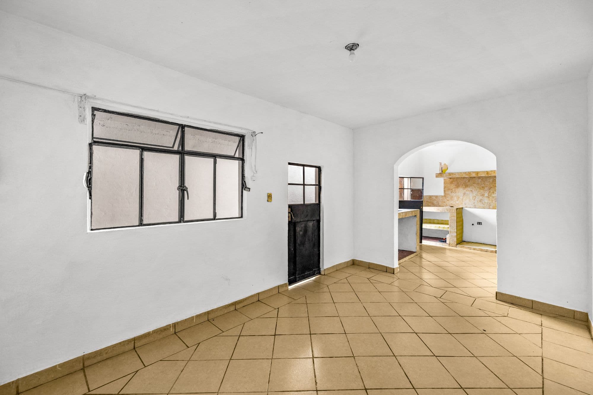 Casa Arias — La Palmita, San Miguel de Allende — photo 4 — bright, versatile living space awaits