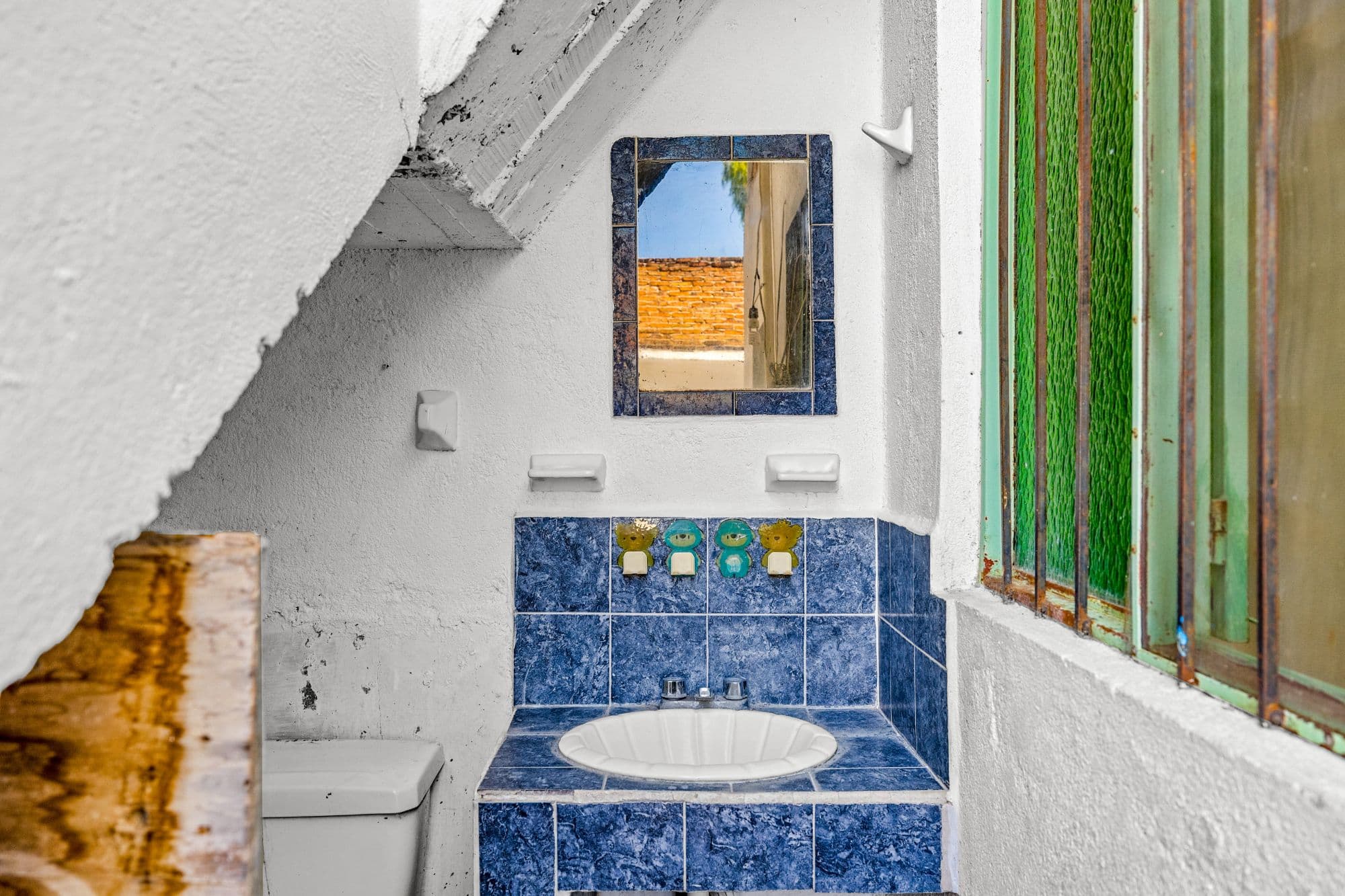 Casa Arias — La Palmita, San Miguel de Allende — photo 16 — charming traditional bathroom with scenic countryside views