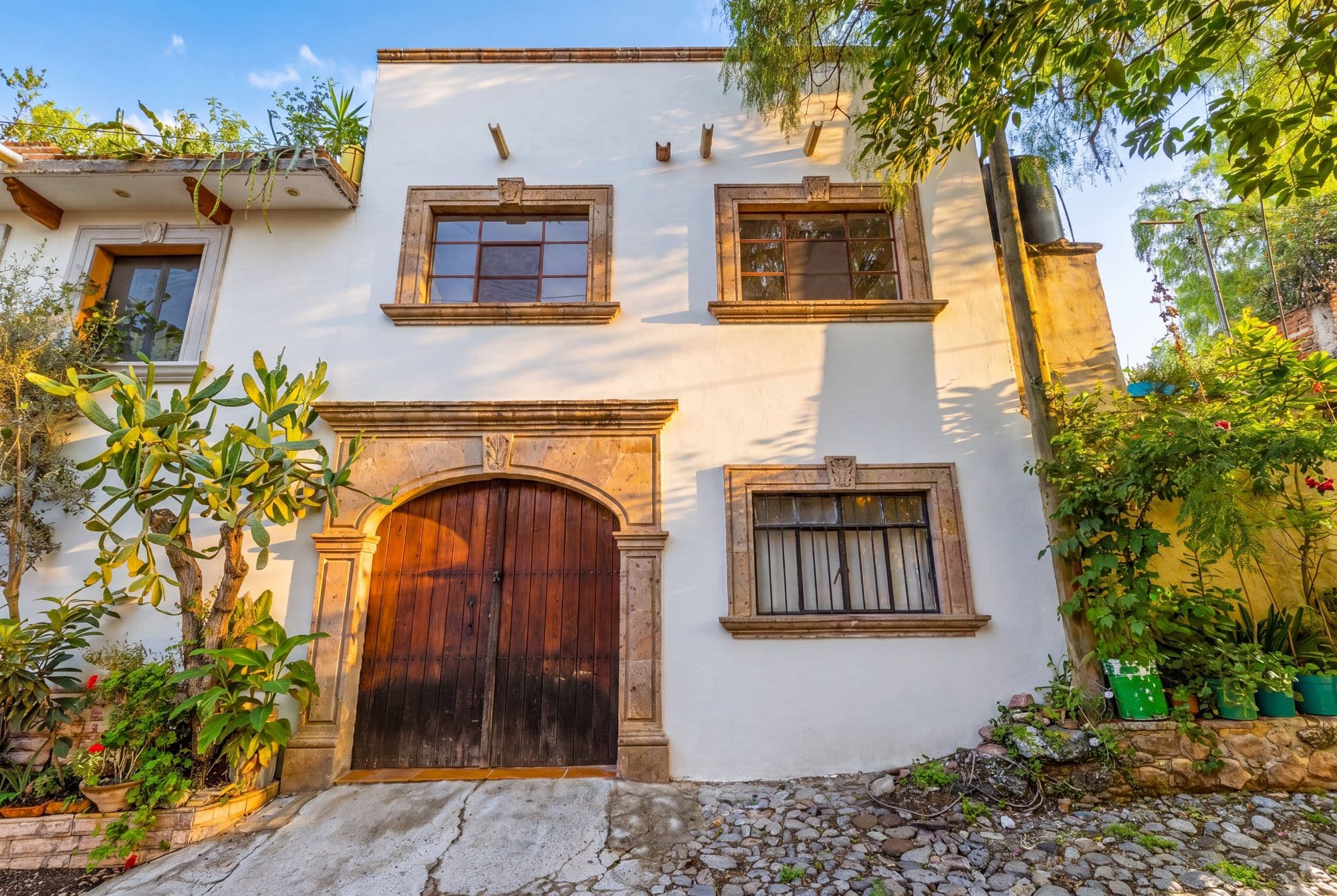 Casa Arias — La Palmita, San Miguel de Allende — photo 20 — charming colonial facade with lush gardens