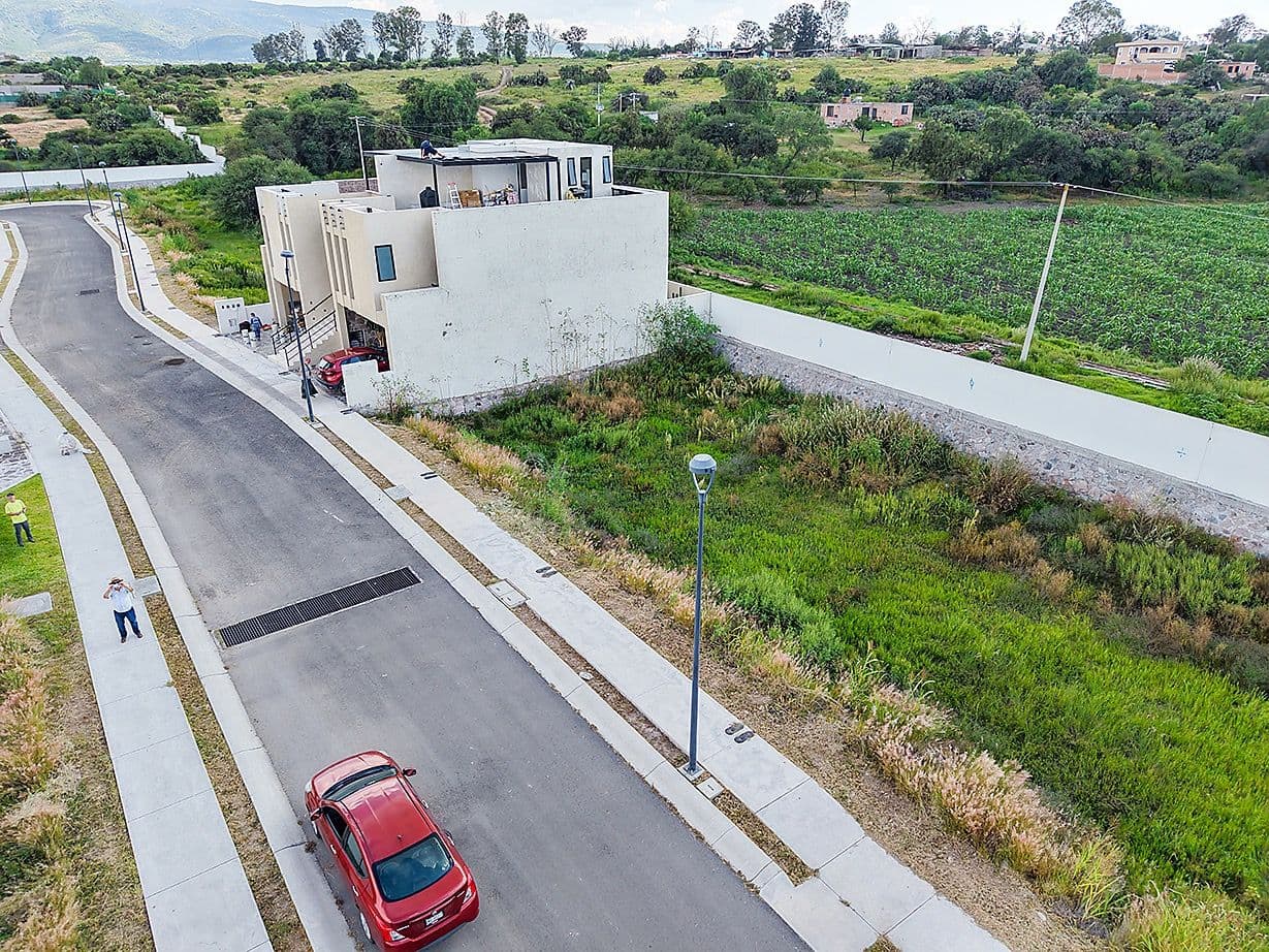 Zirándaro Lavanda Lot 7 — Zirándaro, San Miguel de Allende — photo 9 — modern architectural gem with expansive valley views