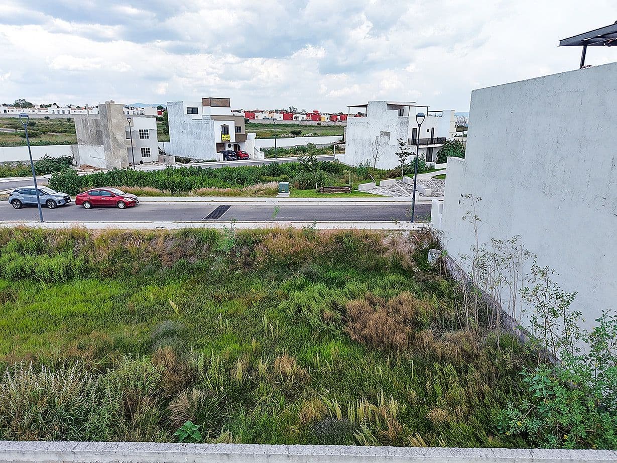 Zirándaro Lavanda Lot 7 — Zirándaro, San Miguel de Allende — photo 6 — expansive lot with verdant potential