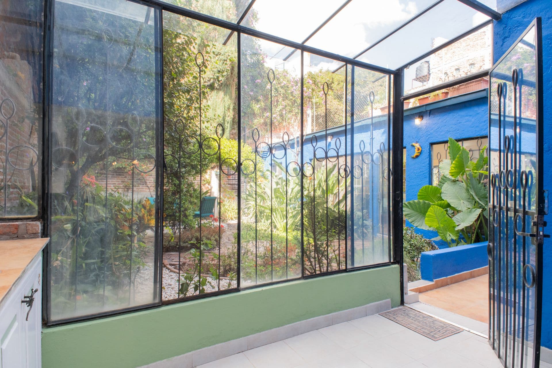 Casa Santuario — San Antonio, San Miguel de Allende — photo 8 — luminous conservatory with verdant garden views