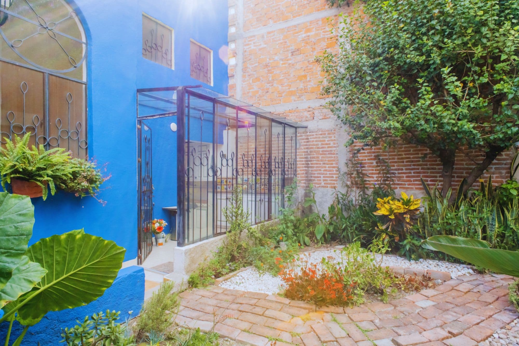 Casa Santuario — San Antonio, San Miguel de Allende — photo 10 — vibrant courtyard, lush tropical gardens
