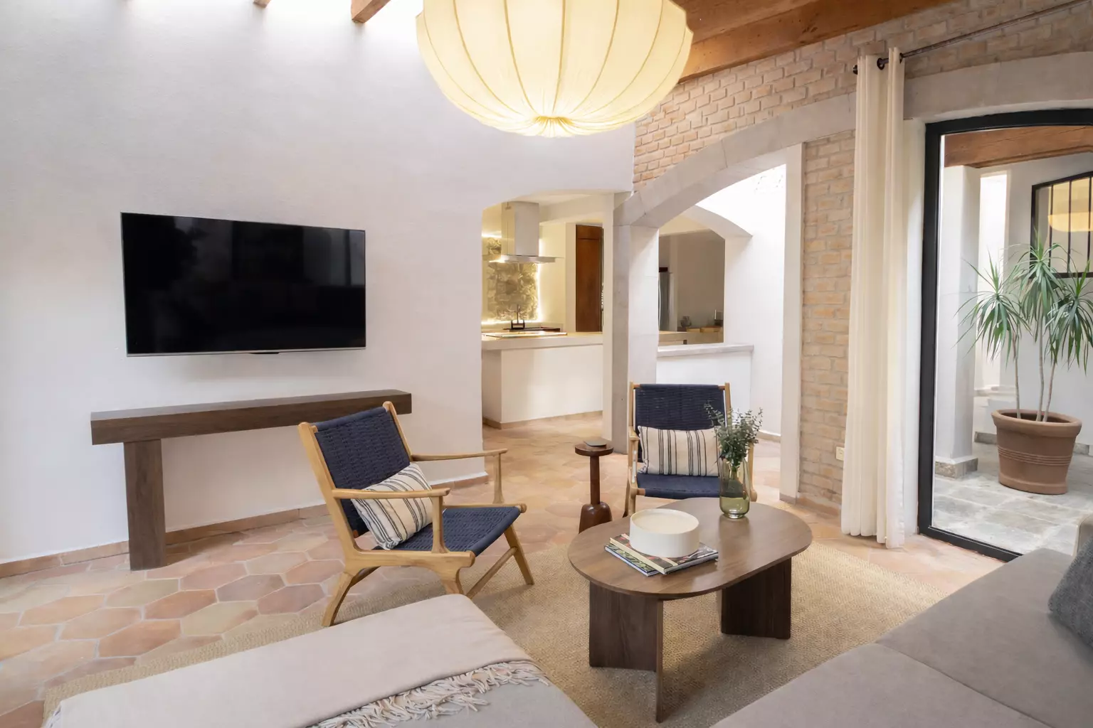 Casa Tranquila — Guadalupe, San Miguel de Allende — photo 12 — sophisticated loft with soaring ceilings