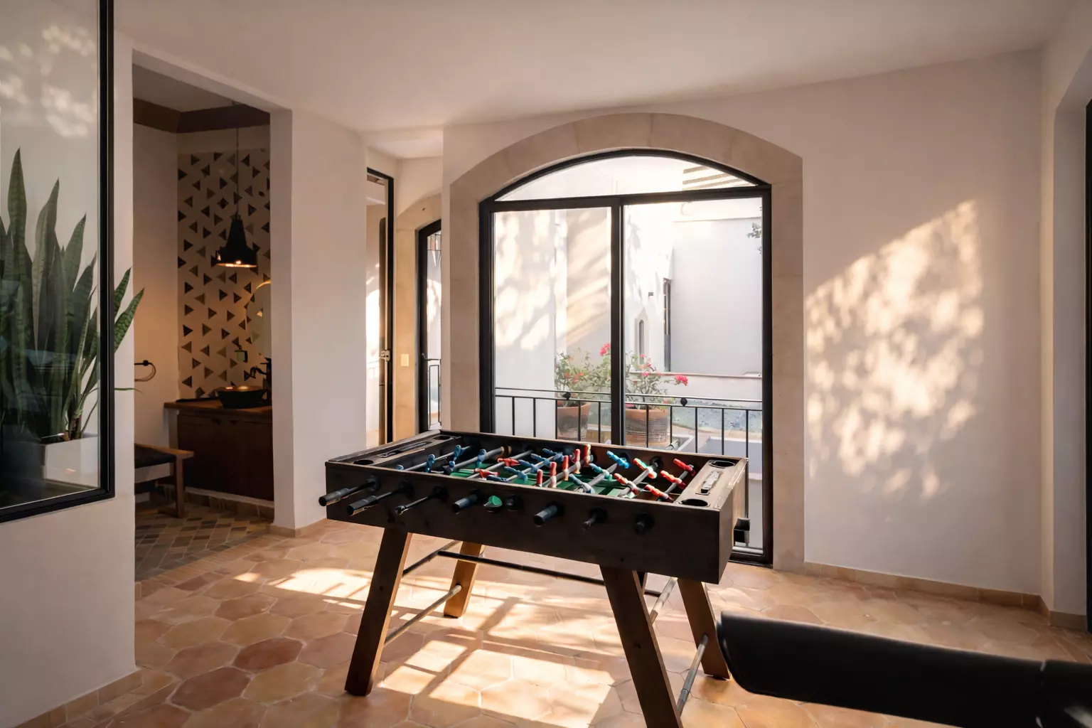 Casa Tranquila — Guadalupe, San Miguel de Allende — photo 21 — light-flooded recreation room, stunning views