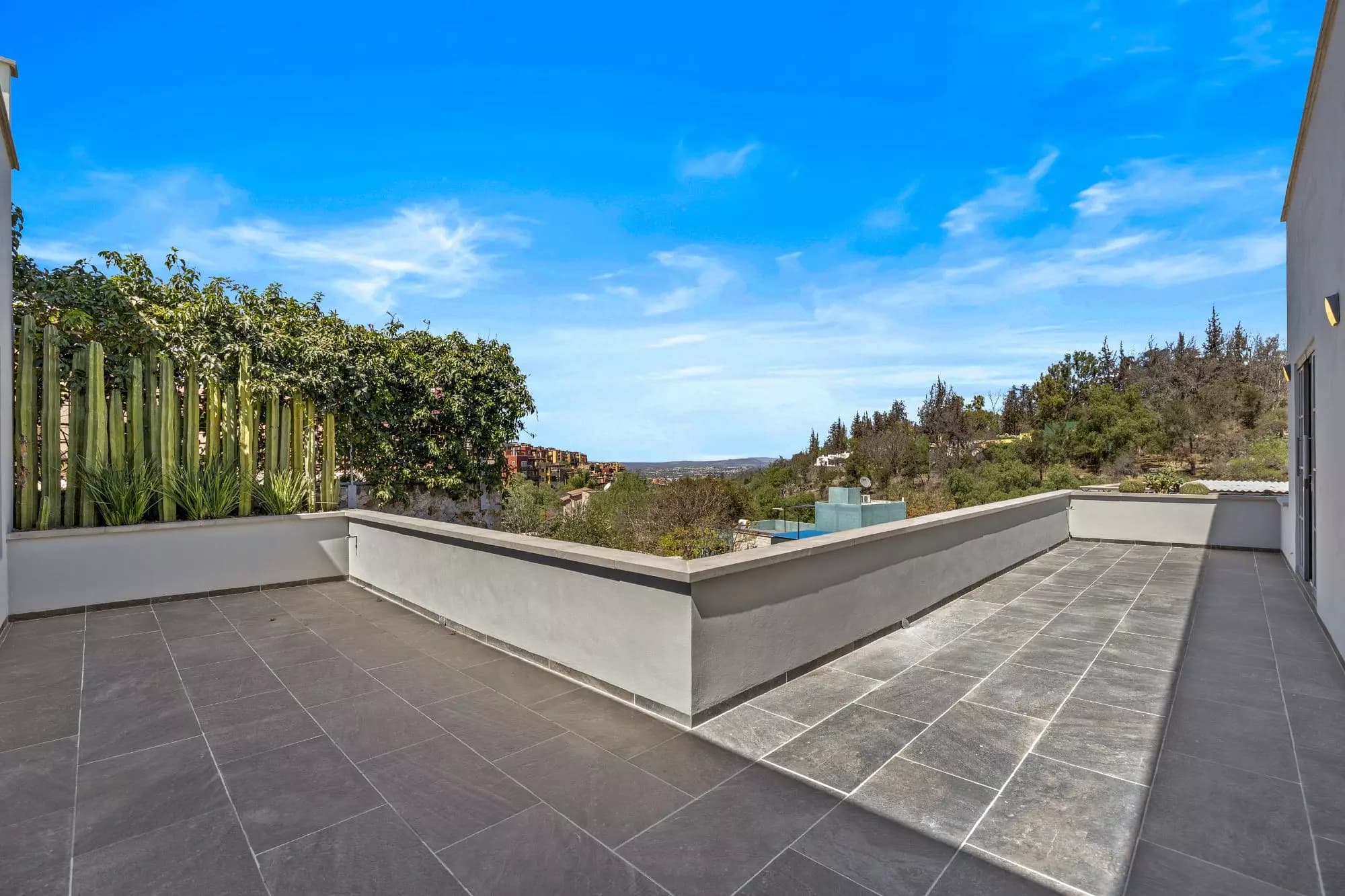 Casa San Uriel — El Paraiso, San Miguel de Allende — photo 24 — panoramic rooftop terrace, commanding valley vistas