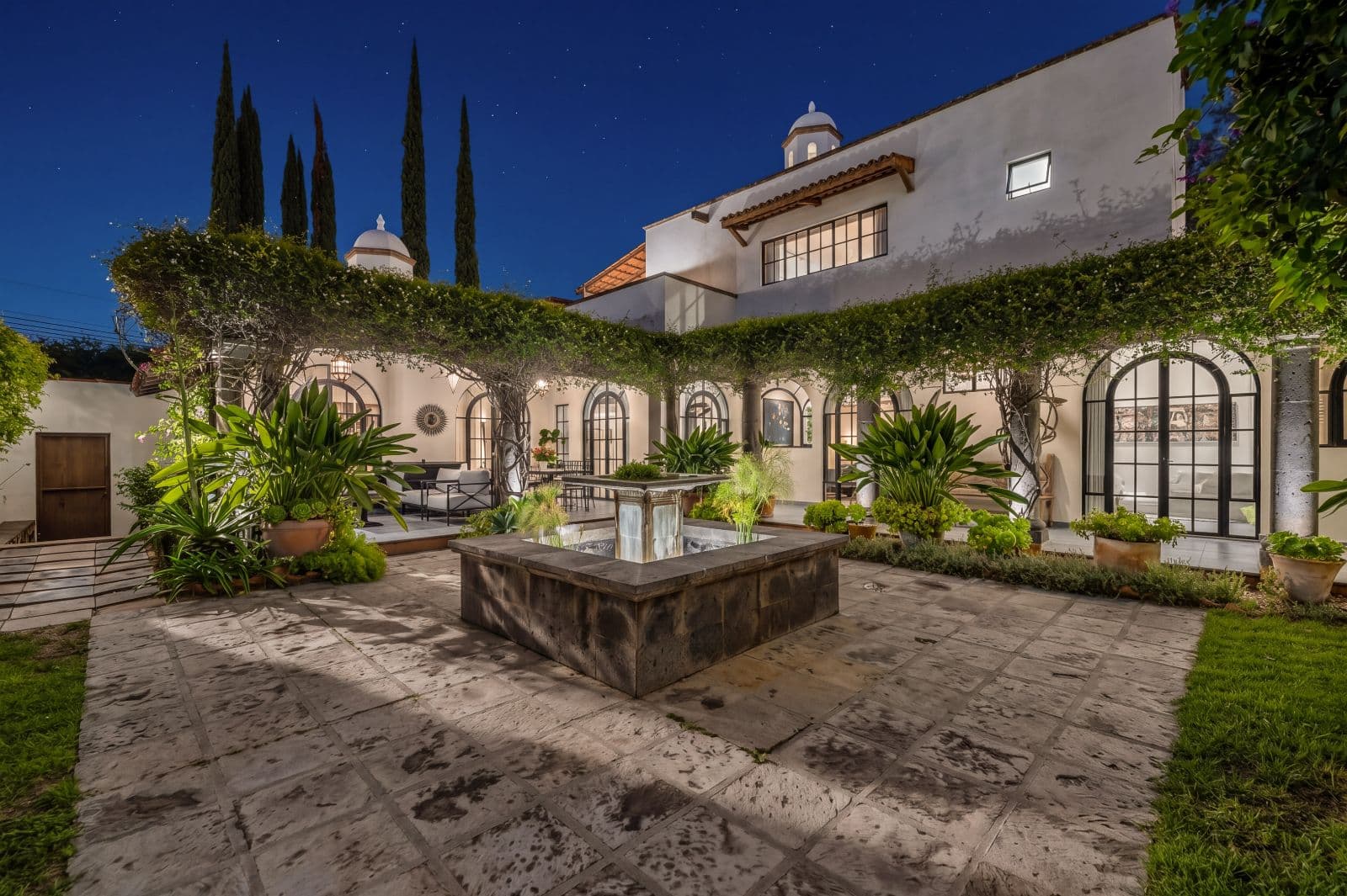 Casa CurVale — Villa de los Frailes, San Miguel de Allende — photo 20 — enchanting courtyard, starlit mediterranean elegance