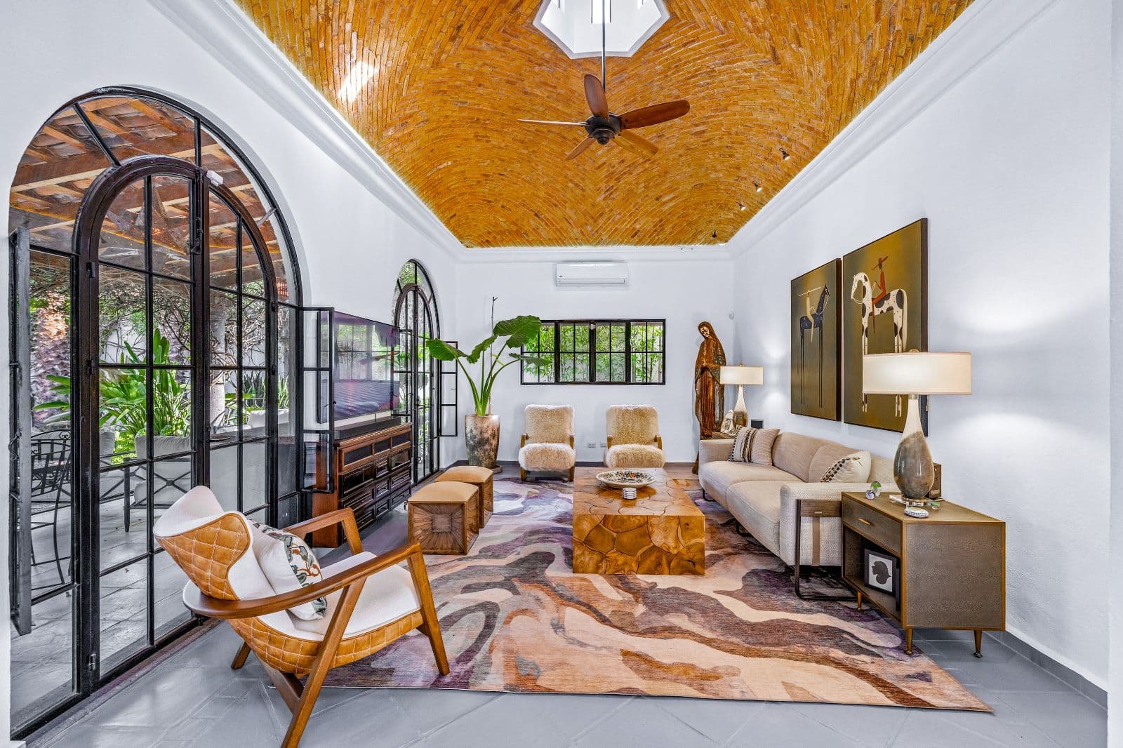 Casa CurVale — Villa de los Frailes, San Miguel de Allende — photo 4 — luminous sanctuary with soaring wood ceilings