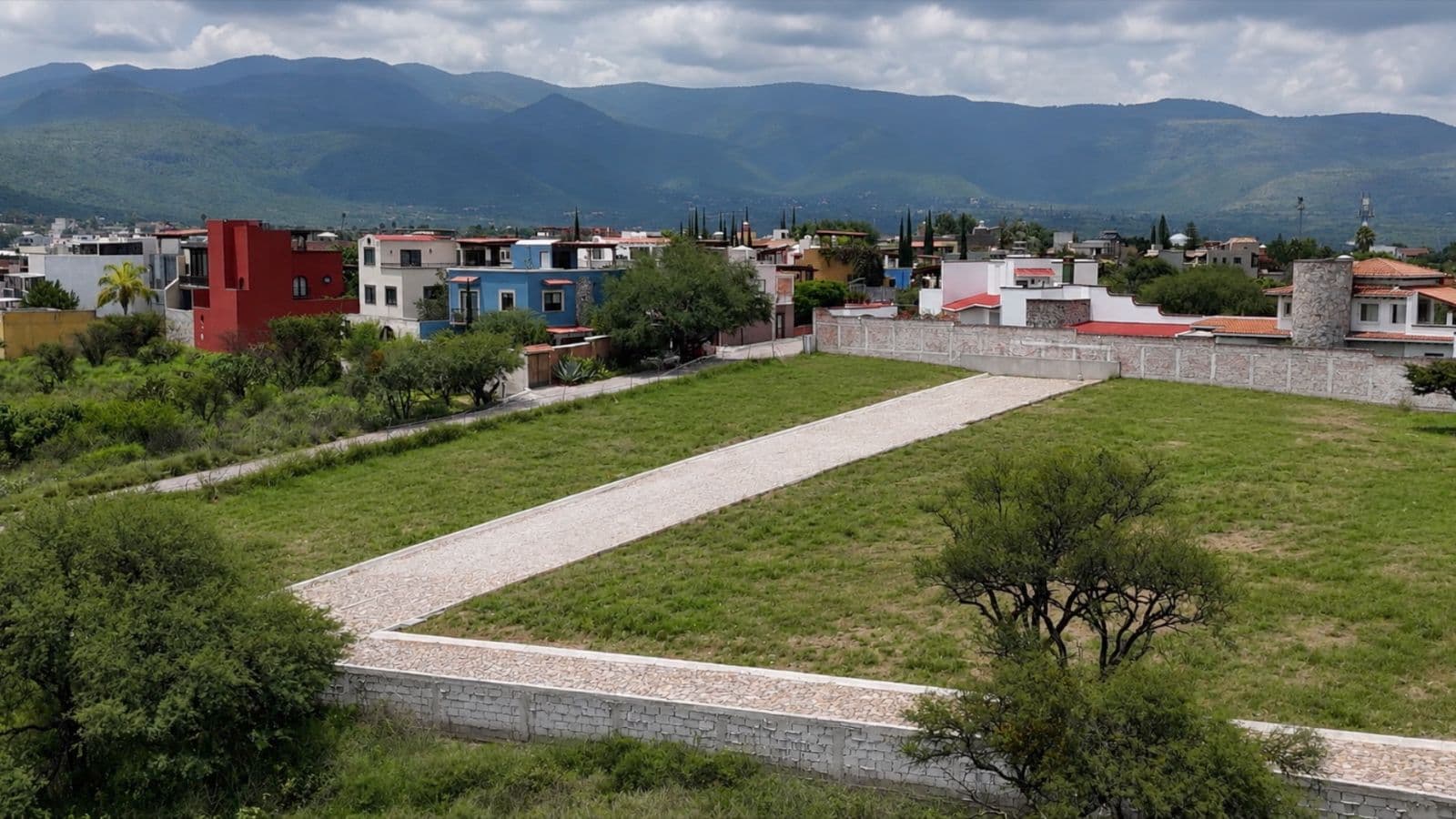 Lote Granja Luna L-4 M-D — Residencial Malanquin la Mesa, San Miguel de Allende — photo 8 — expansive grounds, mountain vistas, development potential