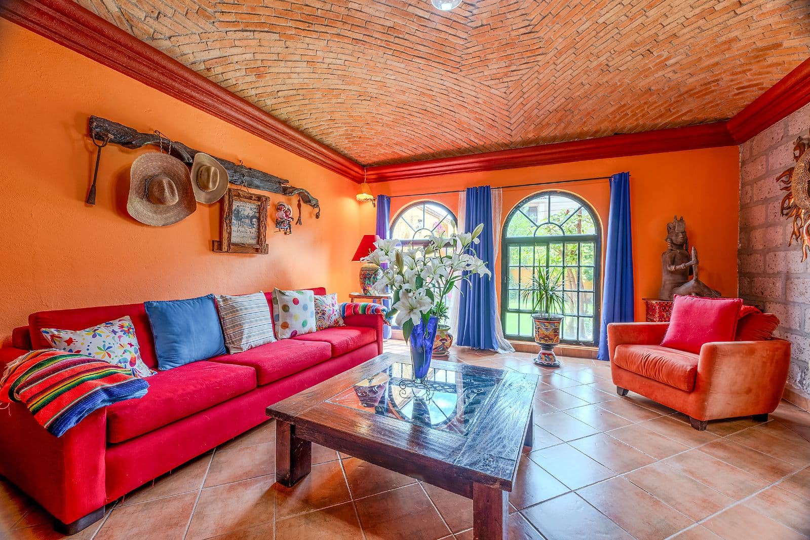 Casa Colorida — Villa de los Frailes, San Miguel de Allende — photo 4 — vibrant hacienda living with architectural charm