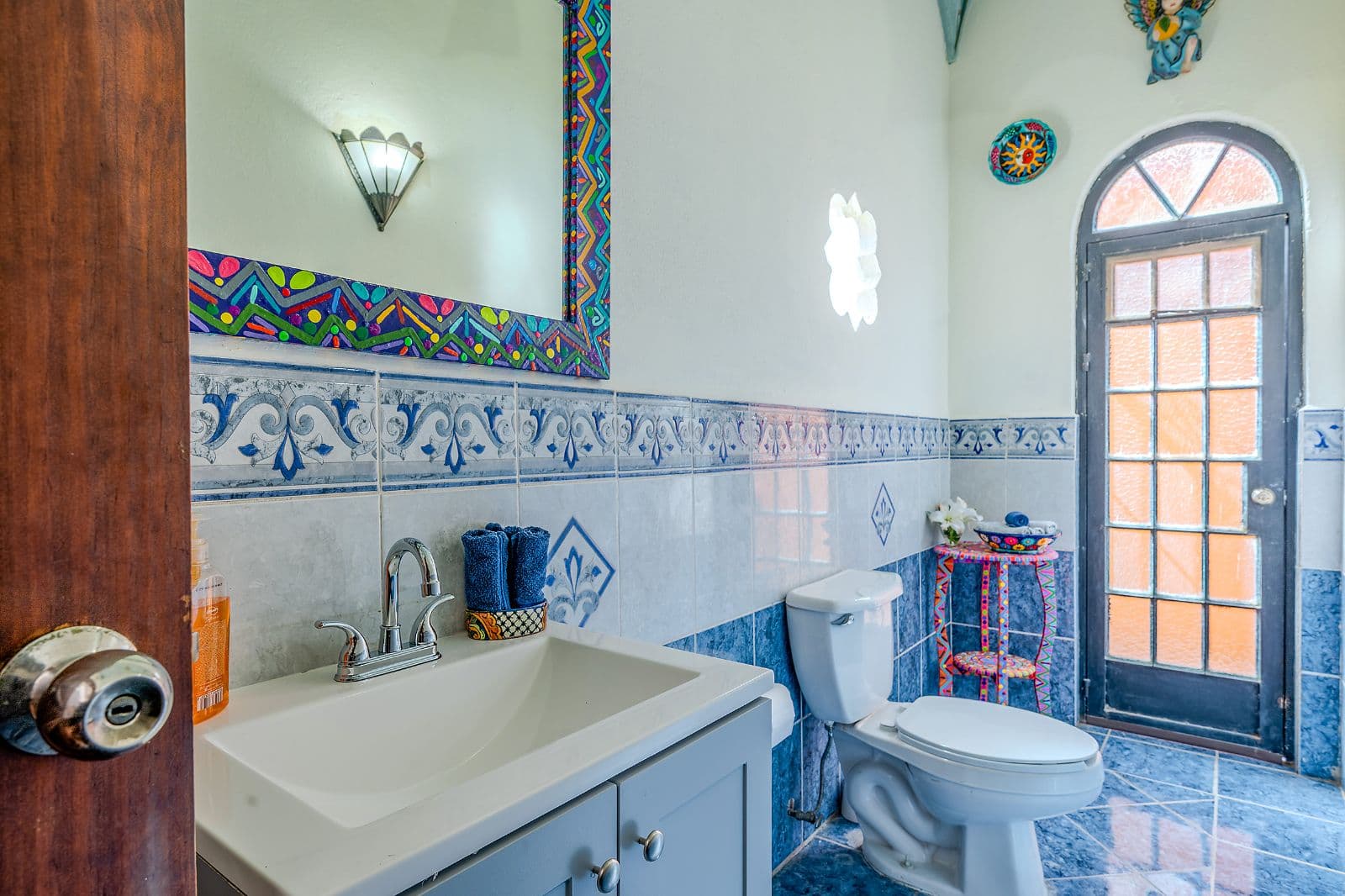Casa Colorida — Villa de los Frailes, San Miguel de Allende — photo 6 — authentic colonial bathroom with vibrant tilework