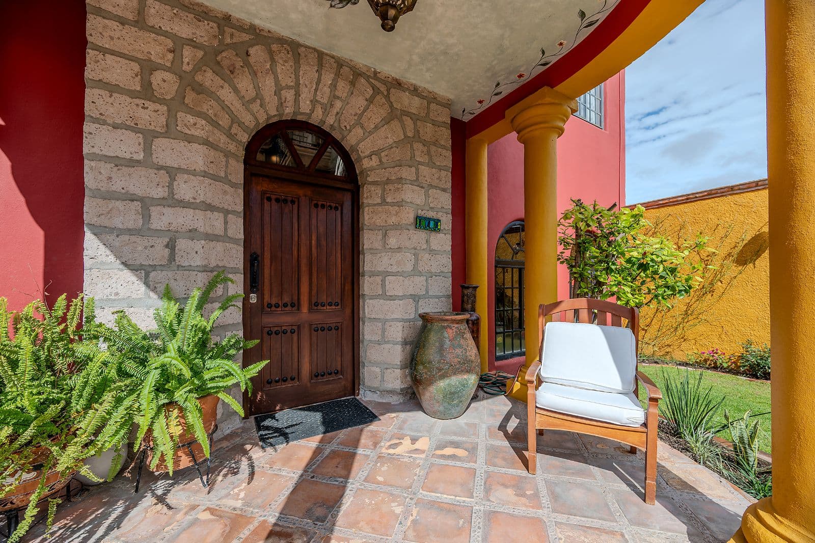 Casa Colorida — Villa de los Frailes, San Miguel de Allende — photo 3 — charming colonial entrance, sun-drenched courtyard