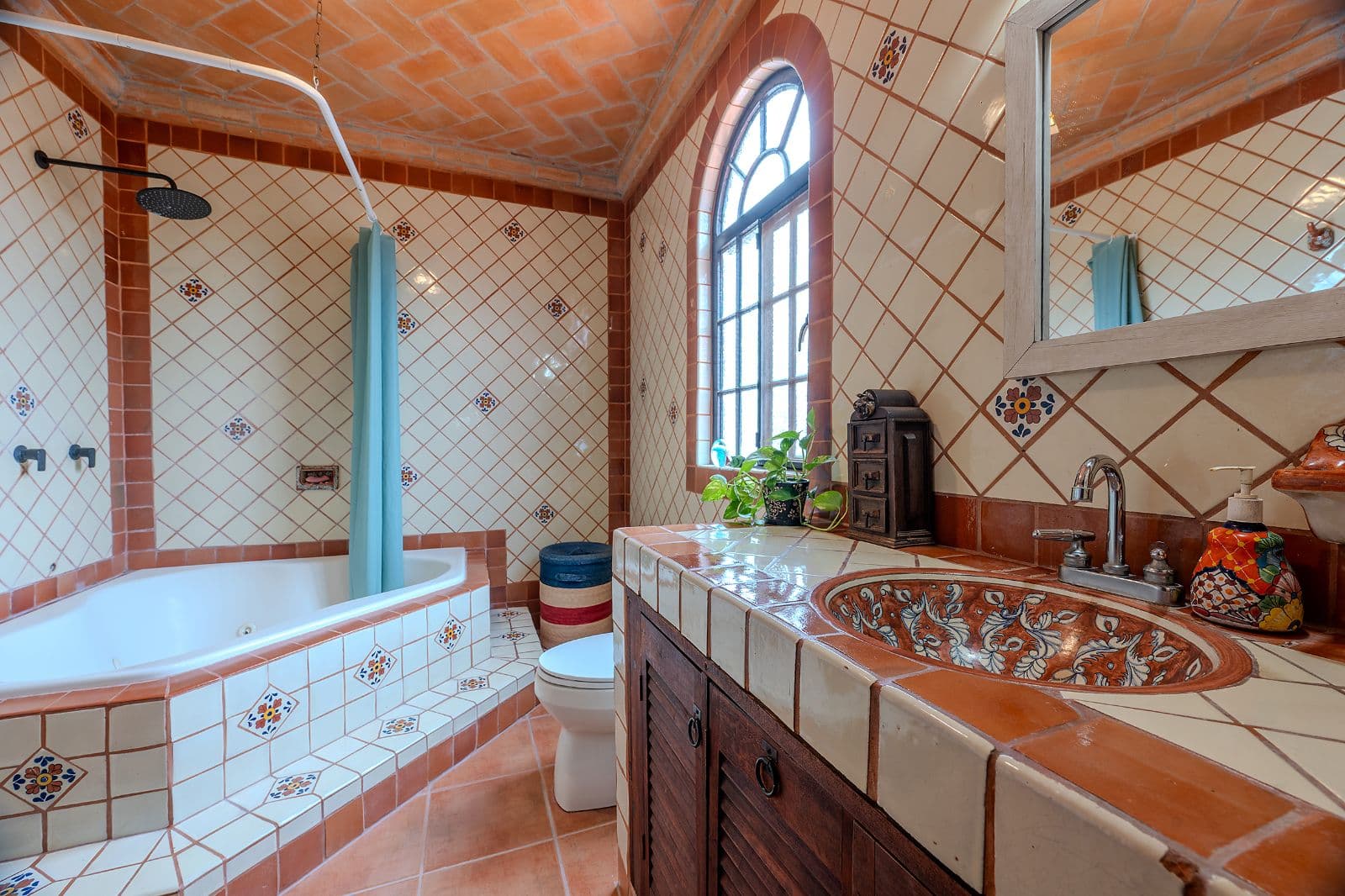 Casa Colorida — Villa de los Frailes, San Miguel de Allende — photo 25 — authentic mexican artisan bathroom elegance