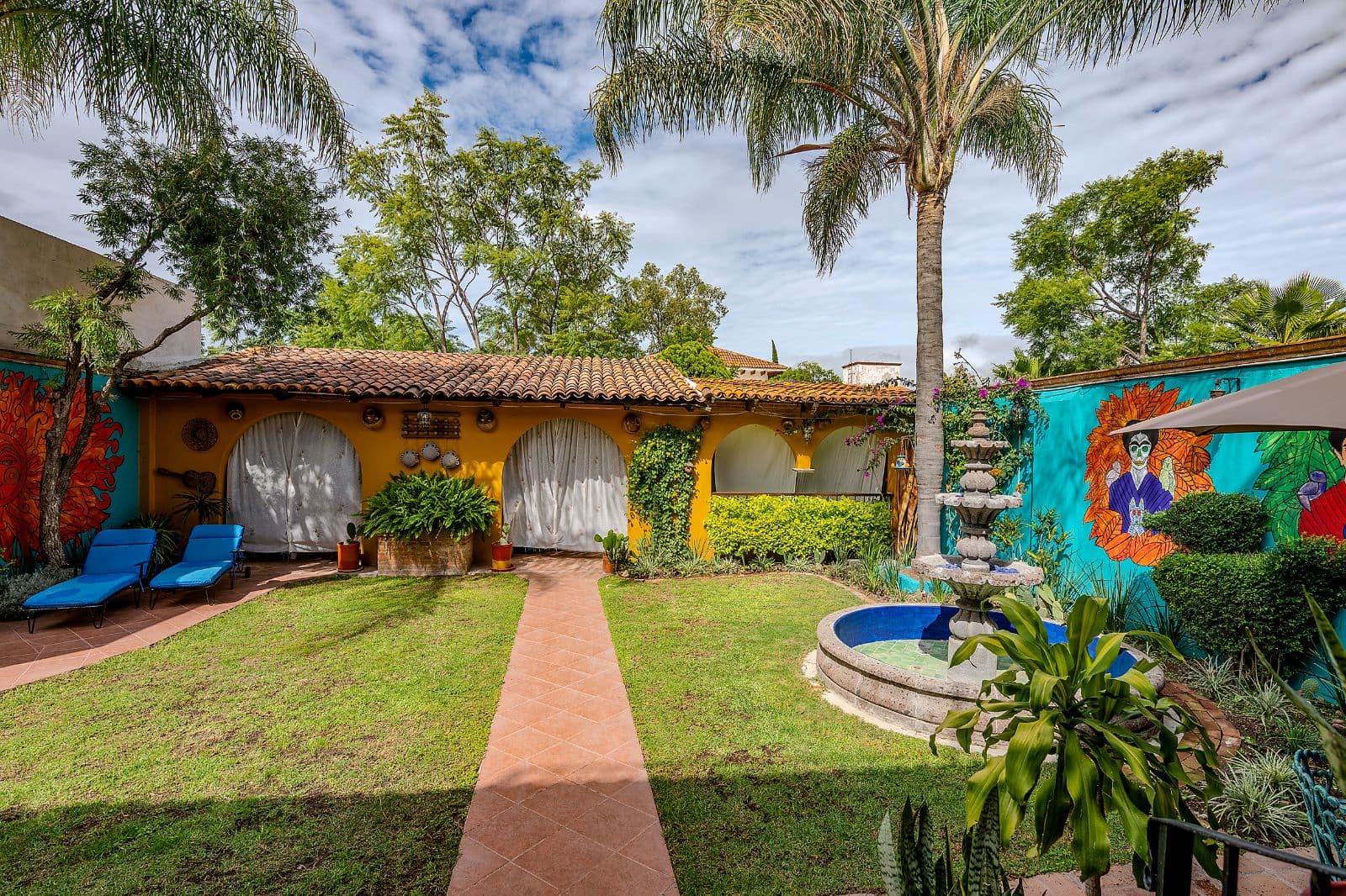 Casa Colorida — Villa de los Frailes, San Miguel de Allende — photo 13 — vibrant colonial courtyard oasis