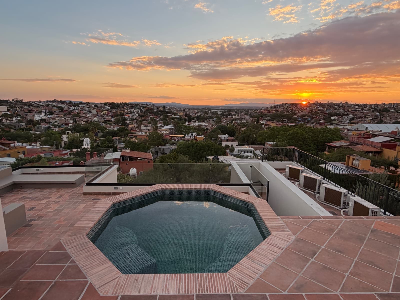 3 · Luxury Penthouse 2 Bedrooms with Private Rooftop - Paseo del Centro — Centro, San Miguel de Allende — photo 16 — sunset views, rooftop pool paradise