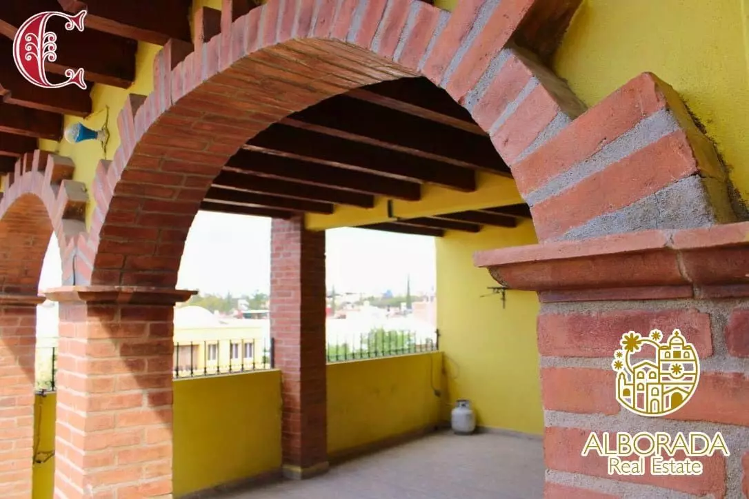 Casa Herradura FIXER UPPER — La Aurora, San Miguel de Allende — photo 4 — charming arched terrace with panoramic views