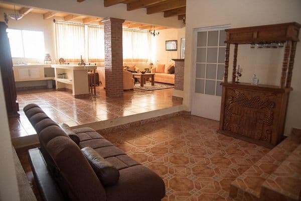 CASA AGAVE — Villa de los Frailes, San Miguel de Allende — photo 8 — expansive sun-flooded entertaining spaces