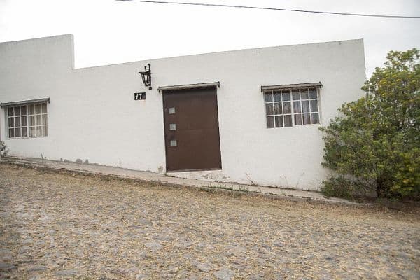 CASA AGAVE — Villa de los Frailes, San Miguel de Allende — photo 11 — charming whitewashed hacienda with potential